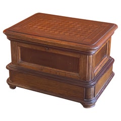 Boîte à bijoux ancienne avec dessus en bois incrusté