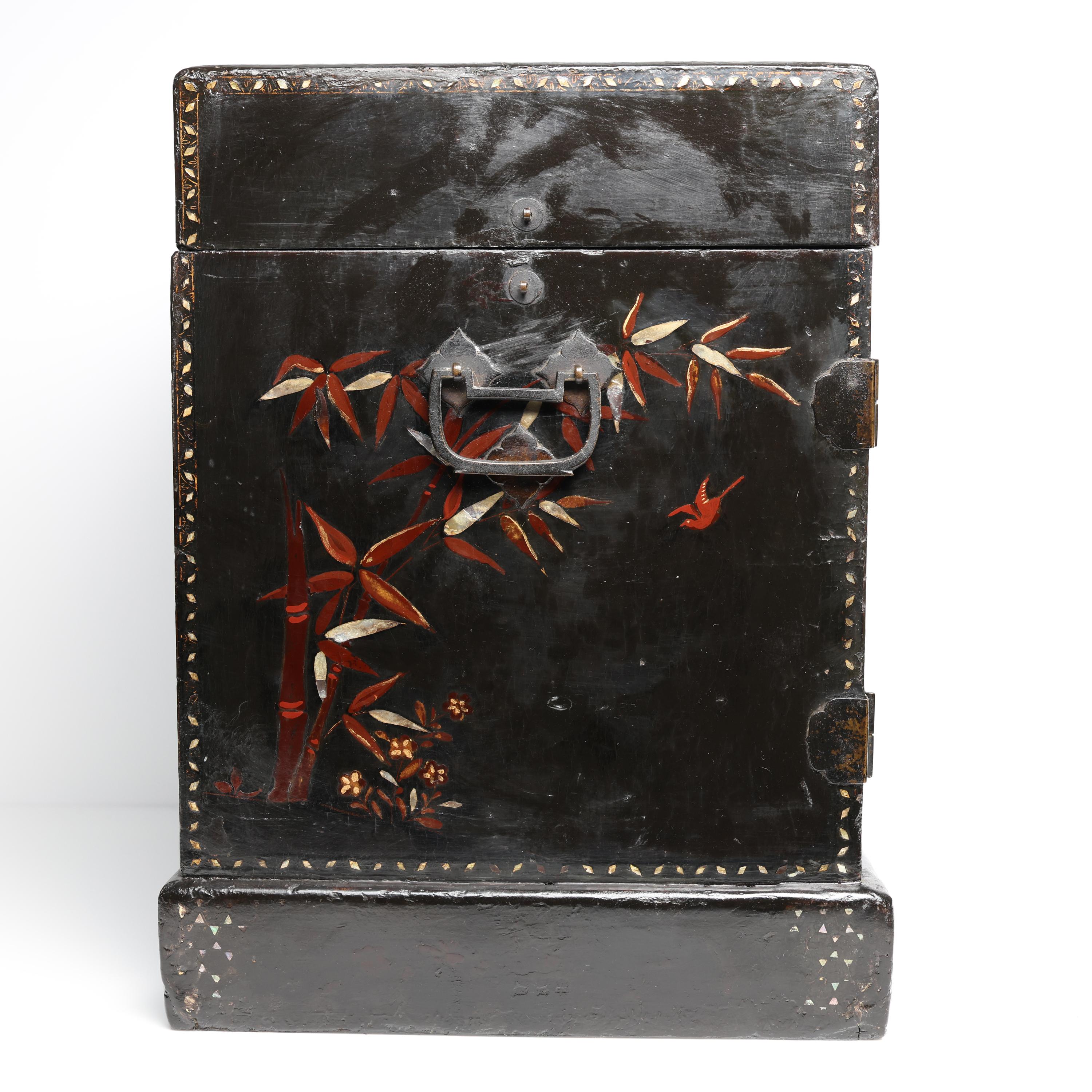 Ancienne commode japonaise laquée noire 6