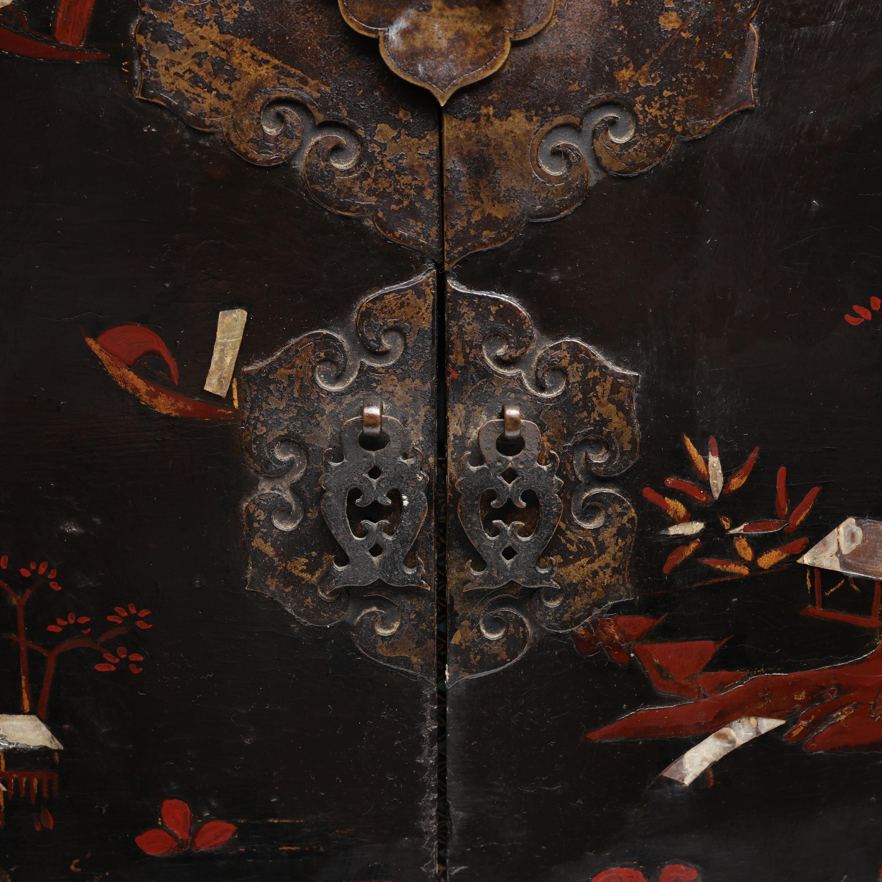 Antike japanische Schmucktruhe, schwarzer Lack, antik im Zustand „Hervorragend“ im Angebot in Southbury, CT