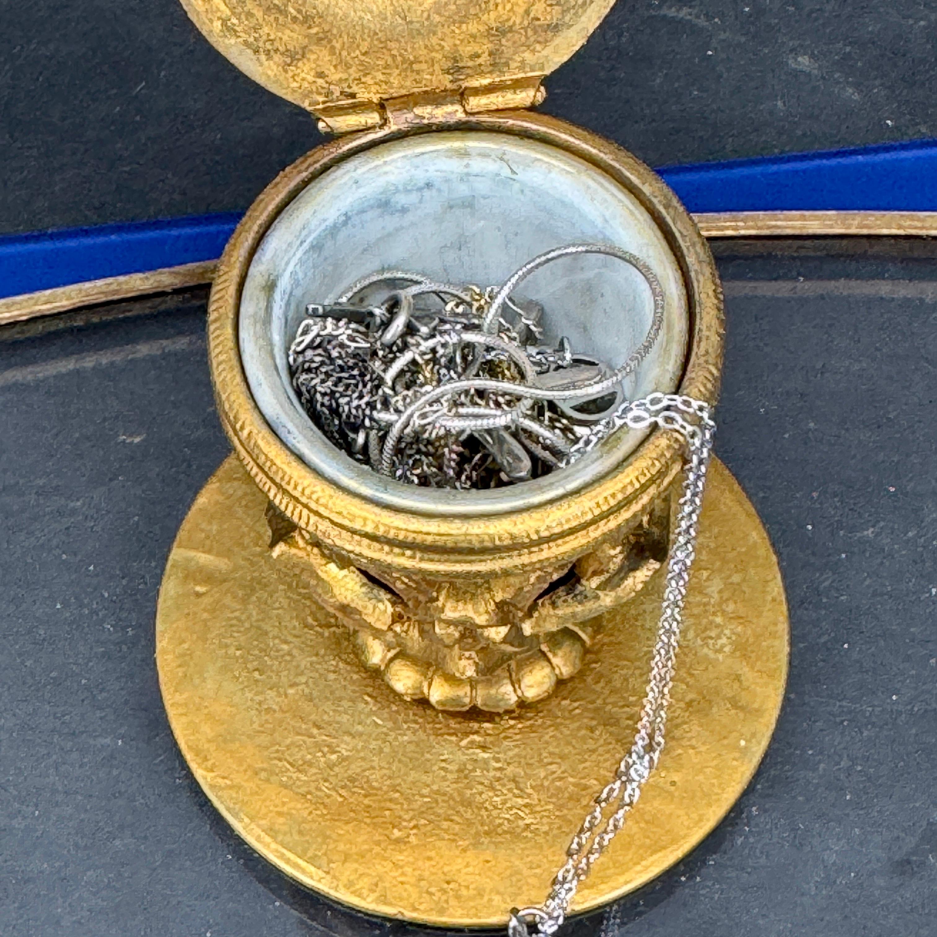 Joyero antiguo hecho a medida de bronce dorado, porcelana azul y lucita en Bueno estado para la venta en Haddonfield, NJ