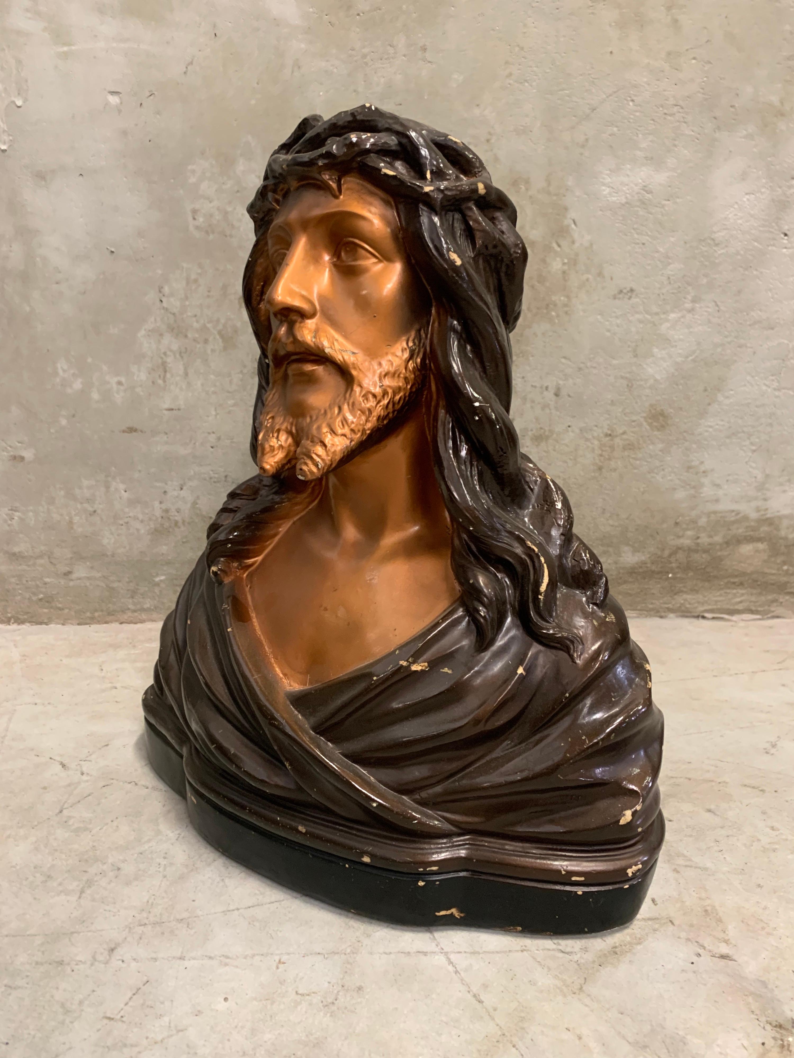 Beautiful and rare Jezus bust made by Jean Carli around 1920. Nice details and colours. Some small chipping but overall still an eyecatcher. The buste is numbered and signed at the back. Was made in France of plaster which has been glazed.

No