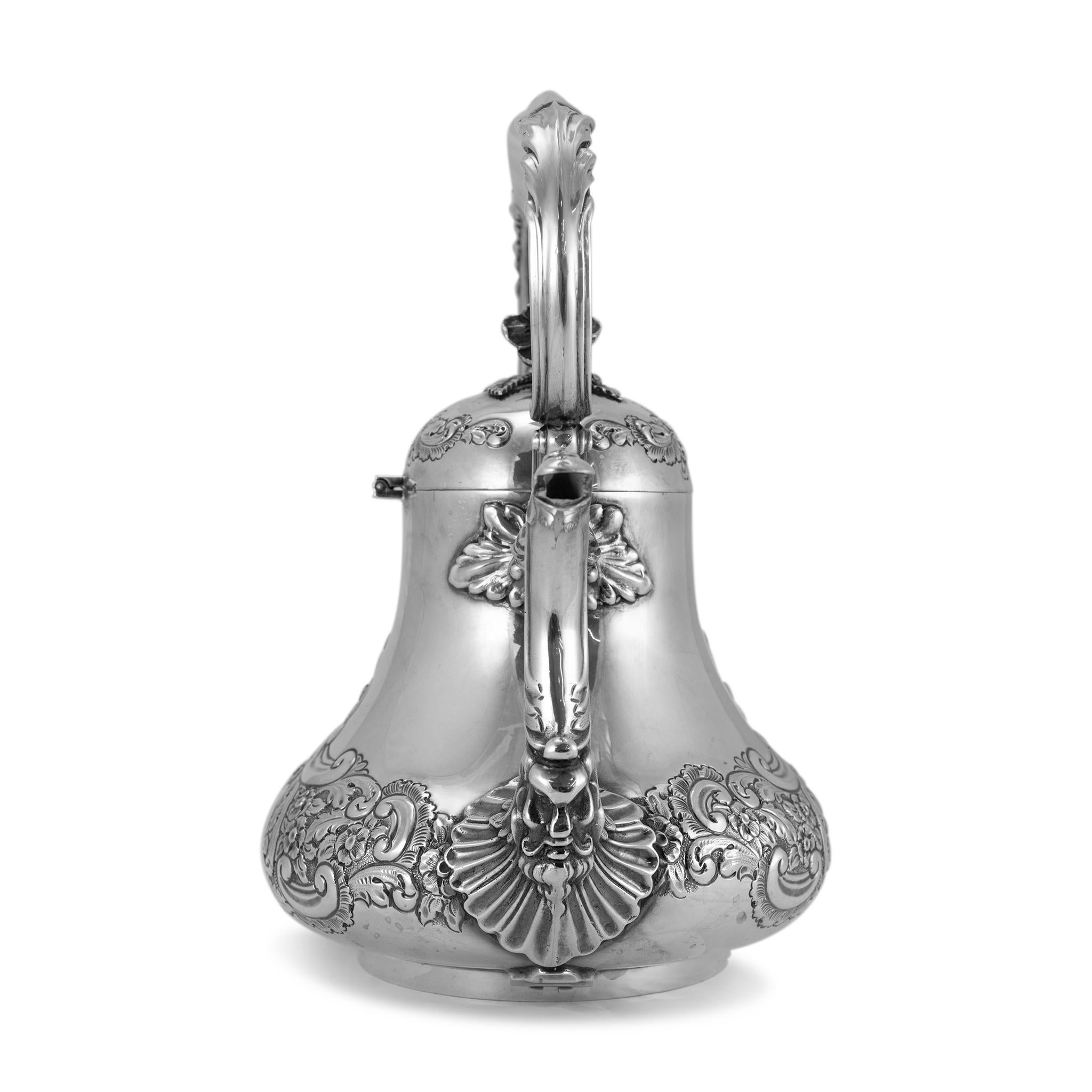 Antique J.G Ltd Heavy 925 Sterling Silver Tea Hand Chase Tea Pot For Sale 4