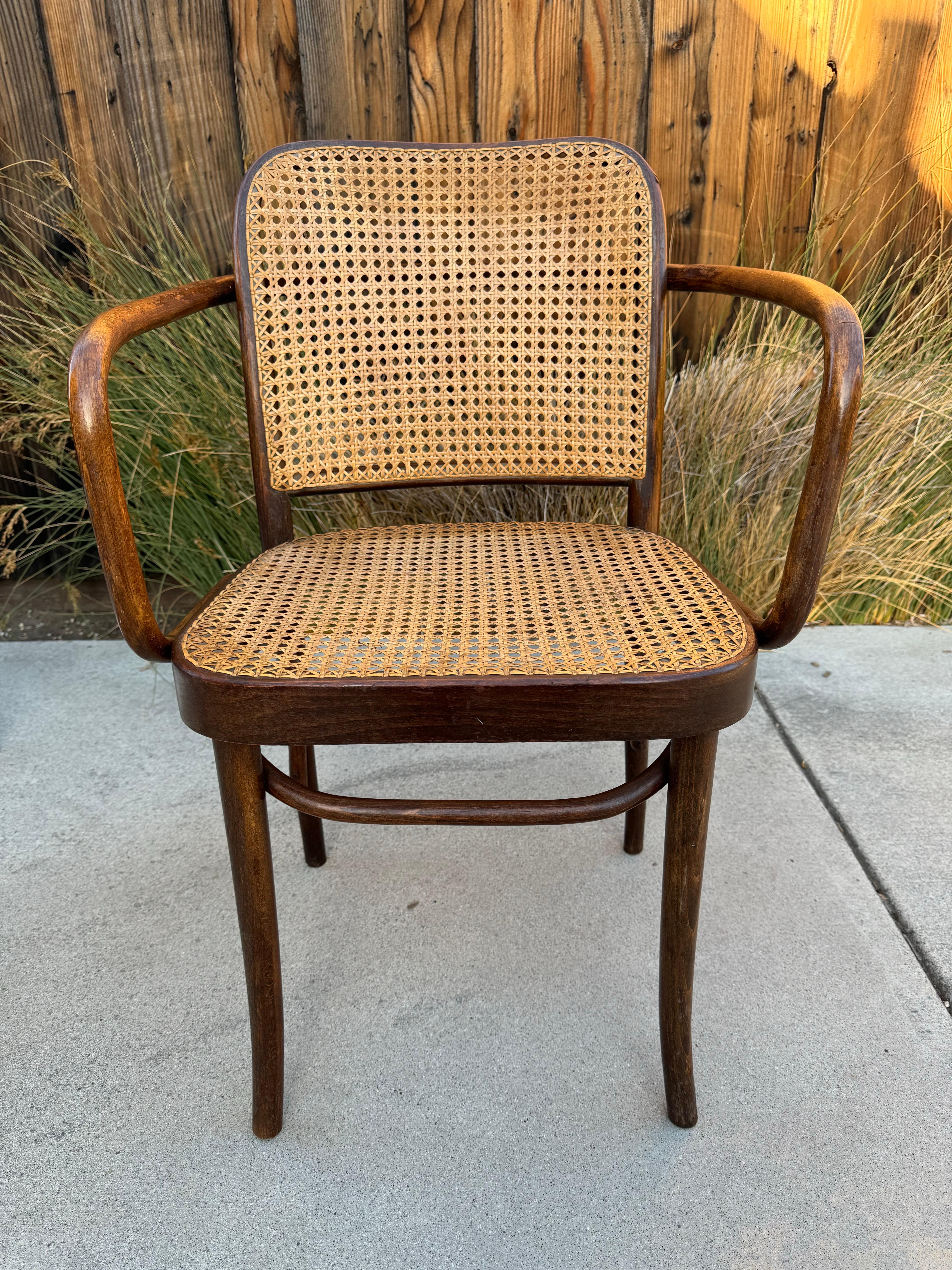 For Sale: Charming Vintage Thonet Model 811 ‘Prague Chair’ by Josef Hoffmann

Elevate your space with this elegant and versatile vintage armchair, known as the ‘Prague Chair,’ model 811. Designed by the legendary Josef Hoffmann for Thonet and