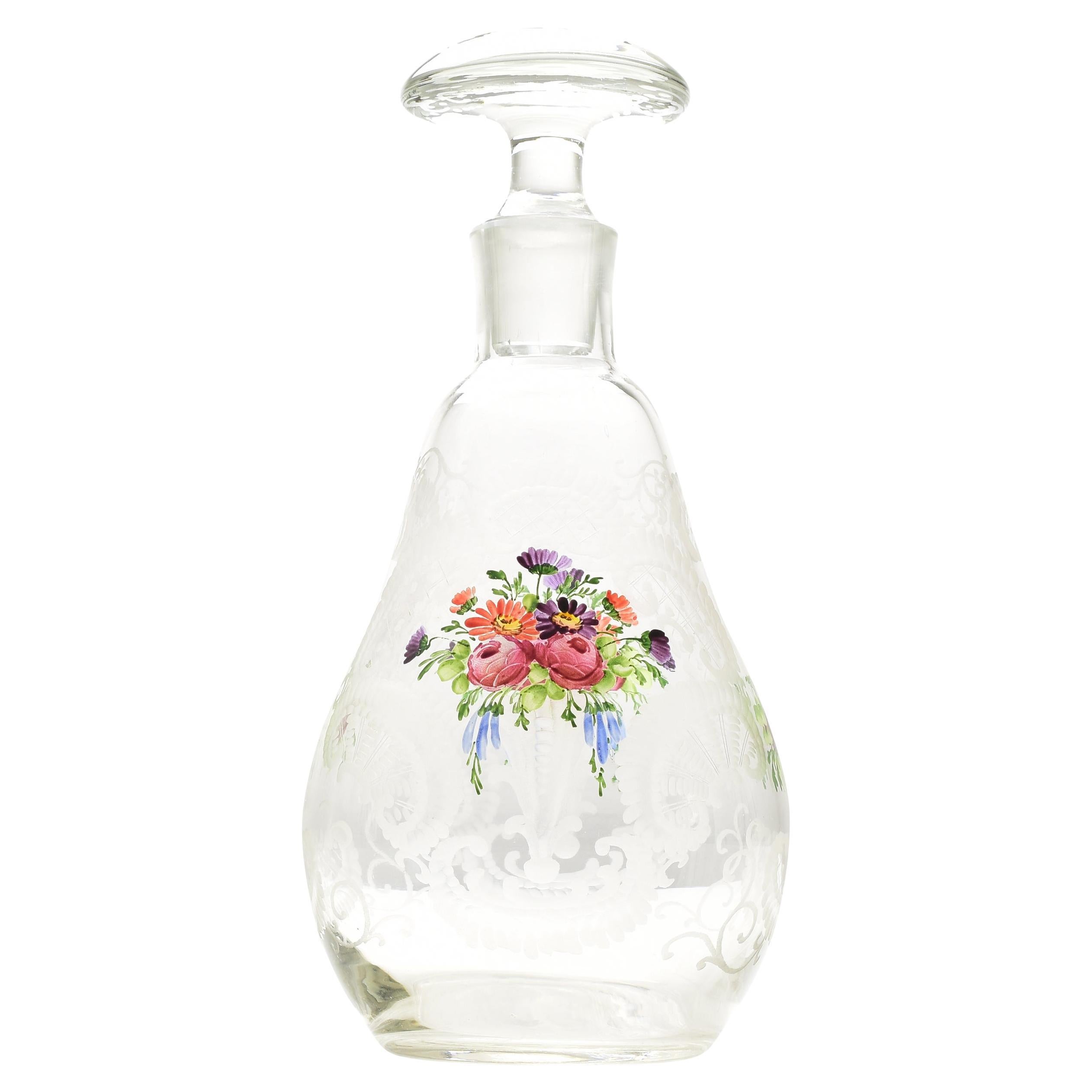 Antike Josephinenhütte Glaskaraffe um 1880 mit Rocailles-Gravur und Blumen