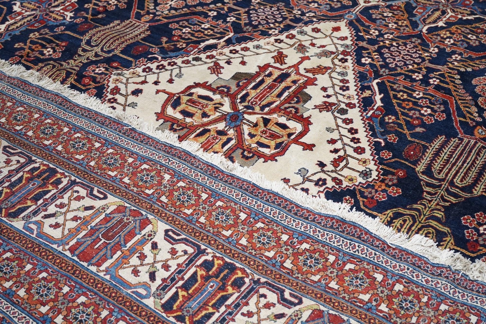 Tappeto antico Joshaghan (uno della coppia) 15'2'' x 15'8'' in vendita 5