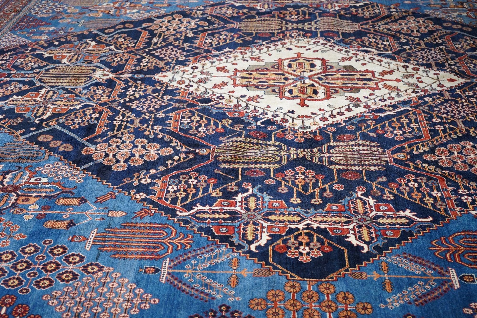 XIX secolo Tappeto antico Joshaghan (uno della coppia) 15'2'' x 15'8'' in vendita