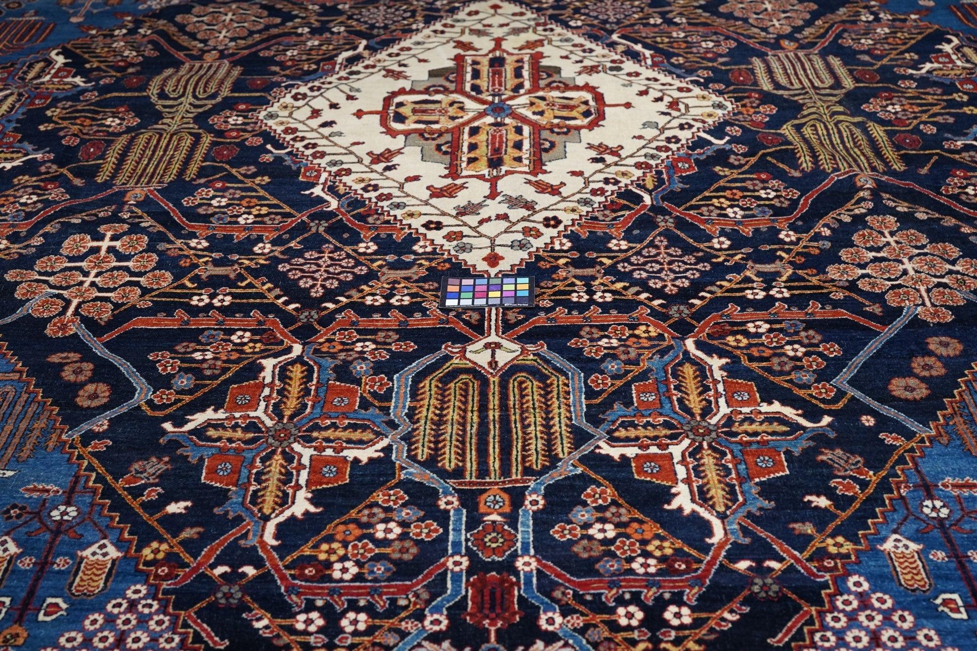 Tappeto antico Joshaghan (uno della coppia) 15'2'' x 15'8'' in vendita 1