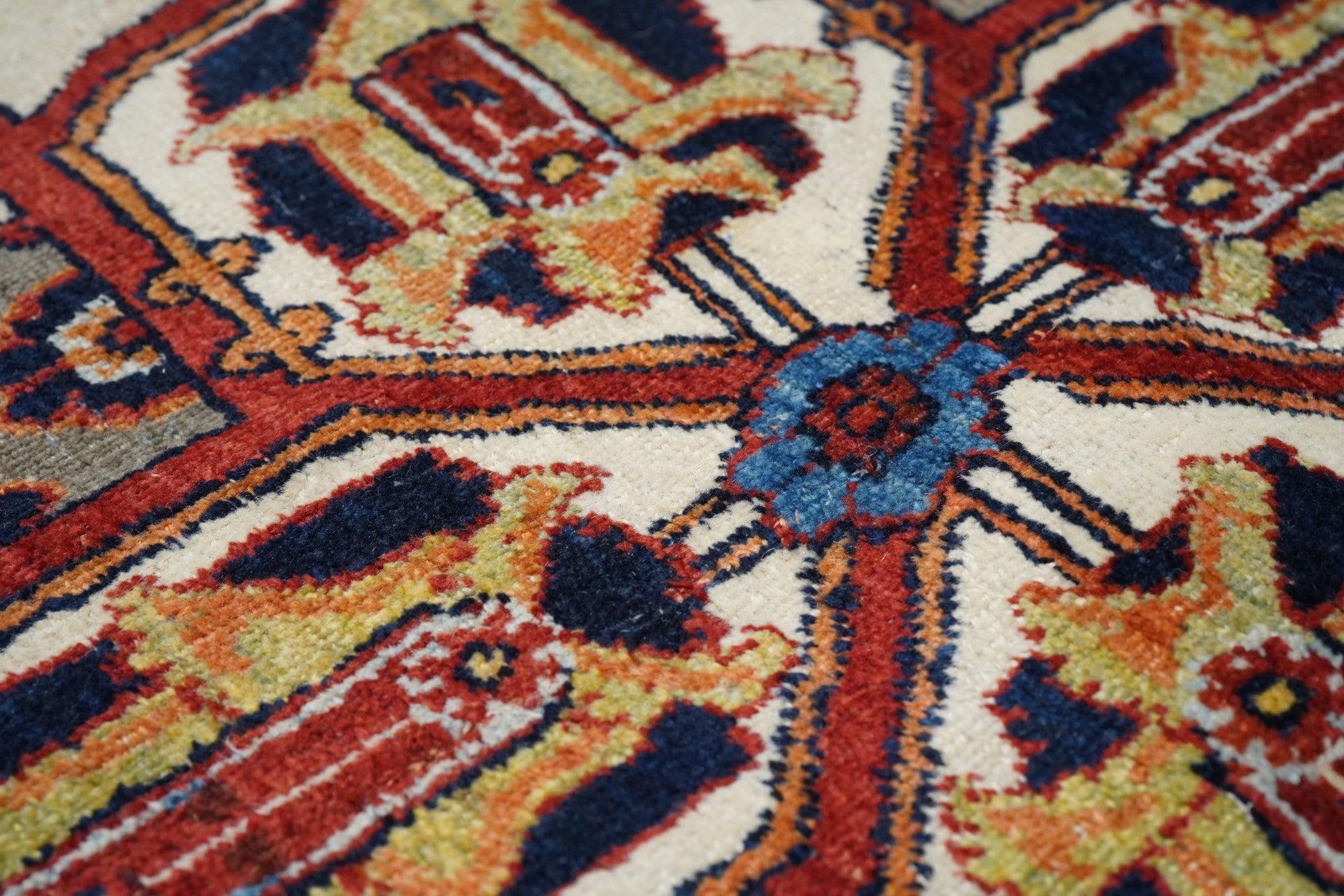 Tappeto antico Joshaghan (uno della coppia) 15'2'' x 15'8'' in vendita 2