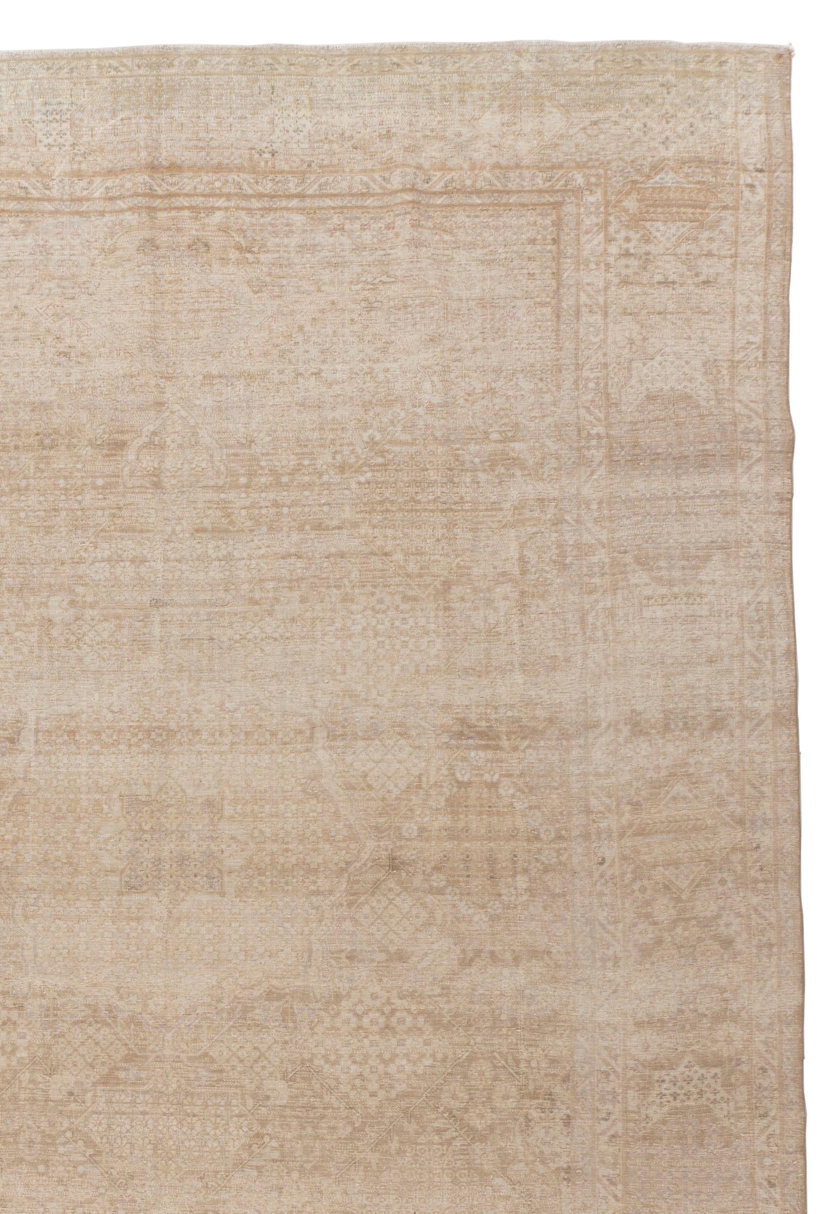 Antiker Joshegan Distressed 9'6 X 13'5. Ein fein handgewebter antiker Joshegan-Teppich, der sich durch sein elegantes geometrisches Design und seine reichhaltigen natürlichen Farbstoffe auszeichnet. Dieser Teppich ist in leicht beschädigtem, antikem