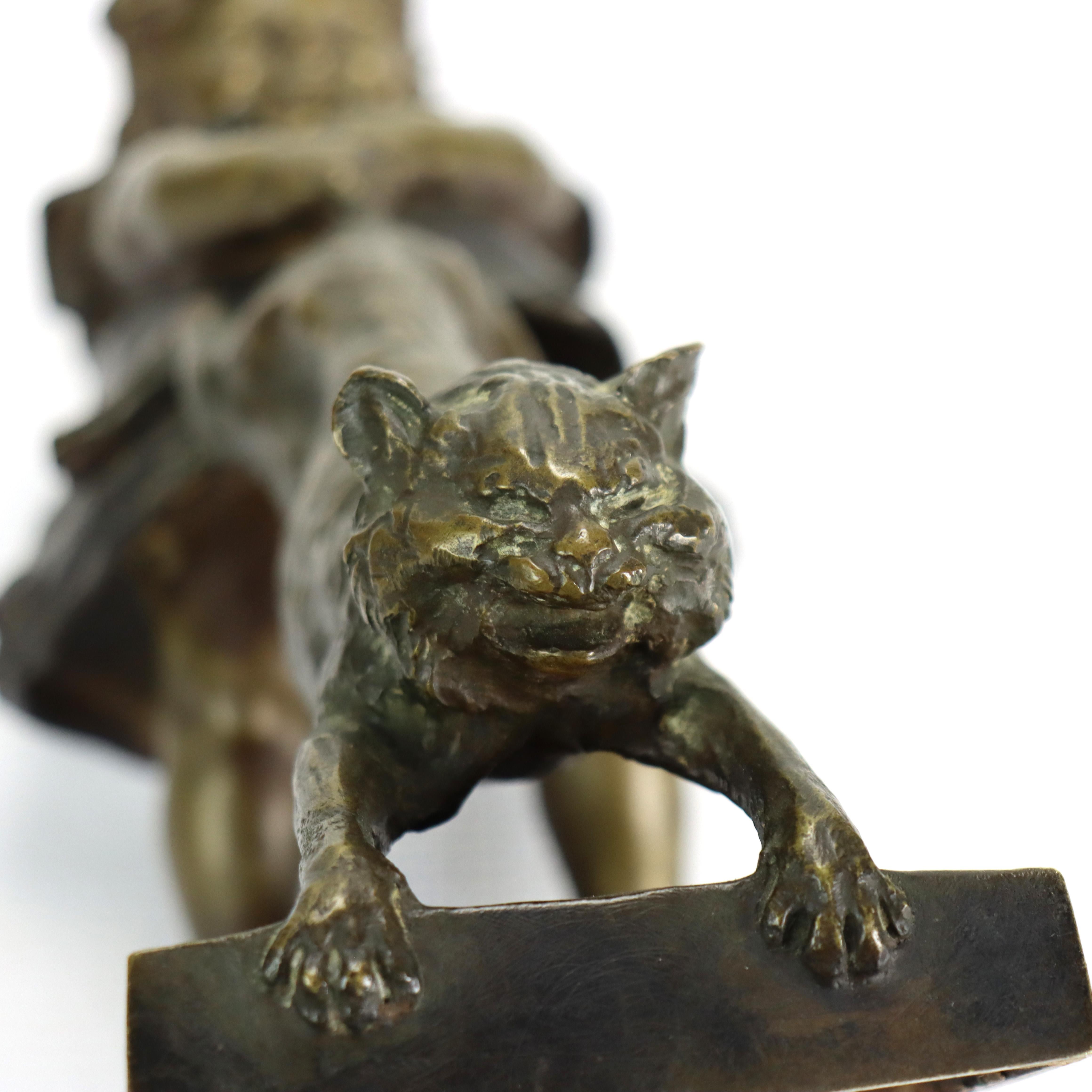 Antique Juan Clara 1st Edition Bronze Figure “Toddler With Cat” Signed c1900 in vendita 4