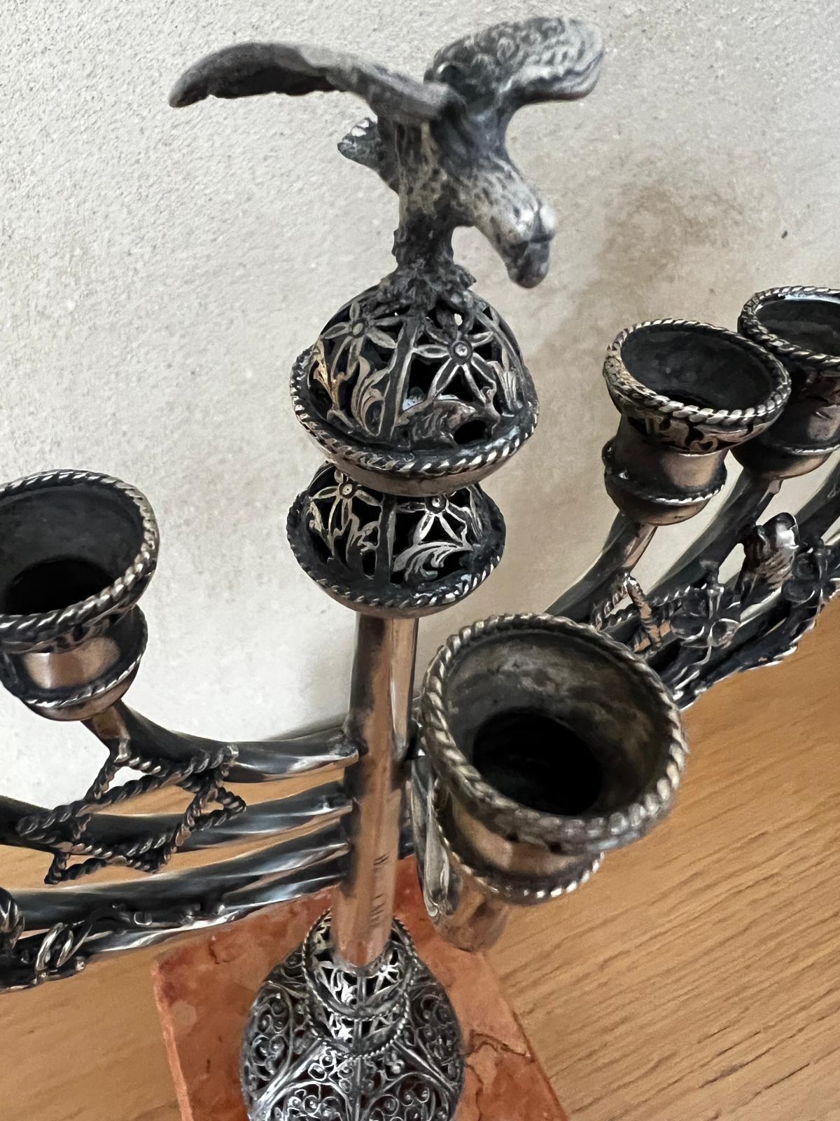 Menorah judaïque ancien avec initiales gravées Wien C.M.v.R 19ème siècle en vente 9