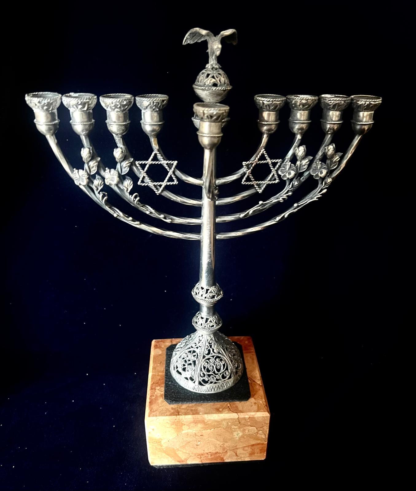 Autrichien Menorah judaïque ancien avec initiales gravées Wien C.M.v.R 19ème siècle en vente