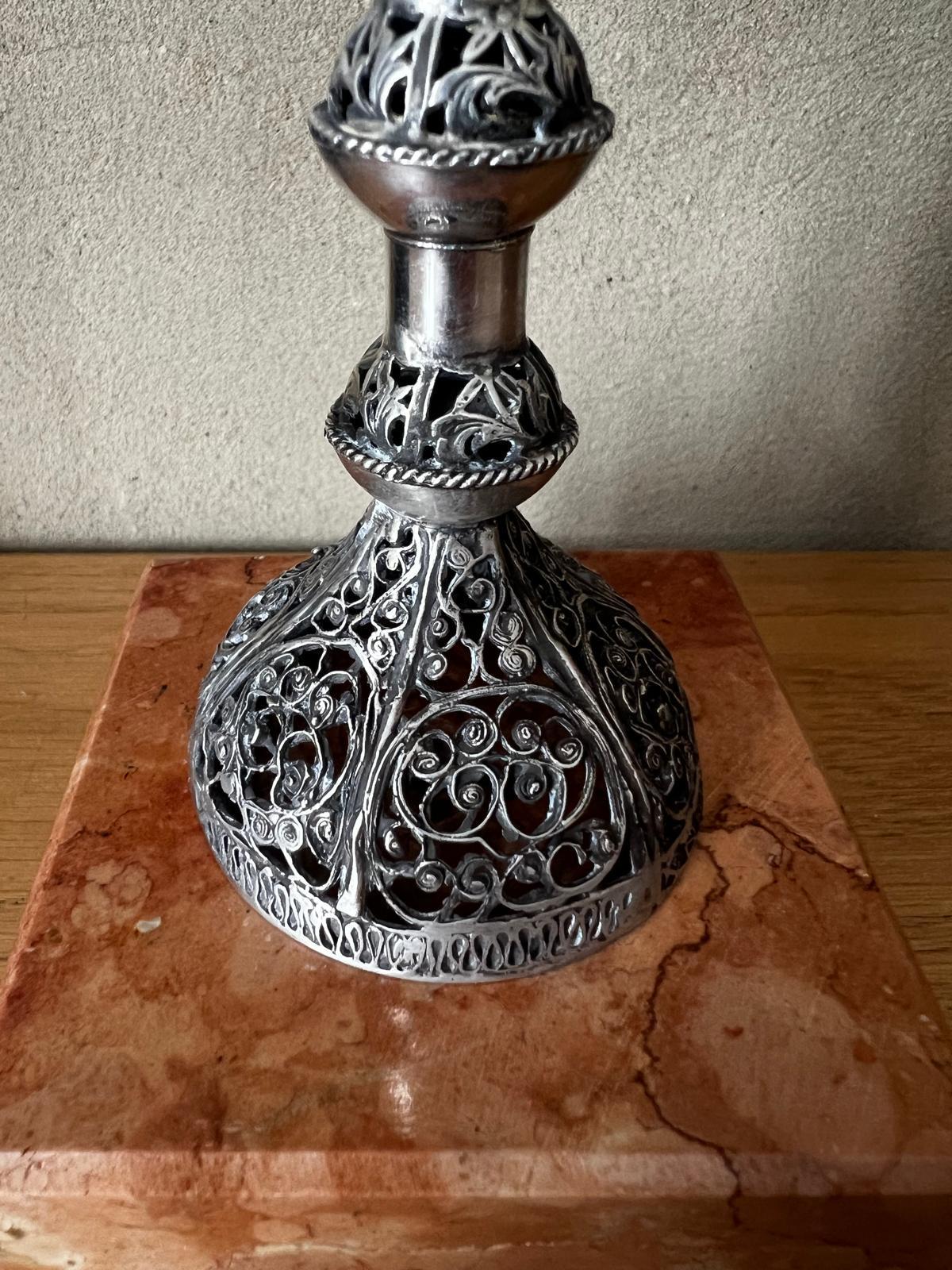 Menorah judaïque ancien avec initiales gravées Wien C.M.v.R 19ème siècle en vente 3