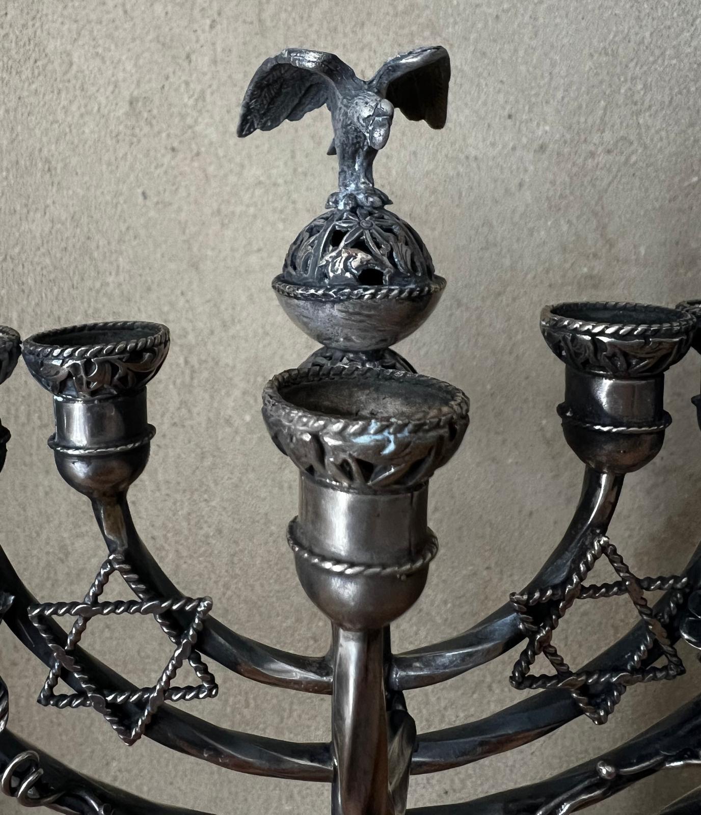Menorah judaïque ancien avec initiales gravées Wien C.M.v.R 19ème siècle en vente 6