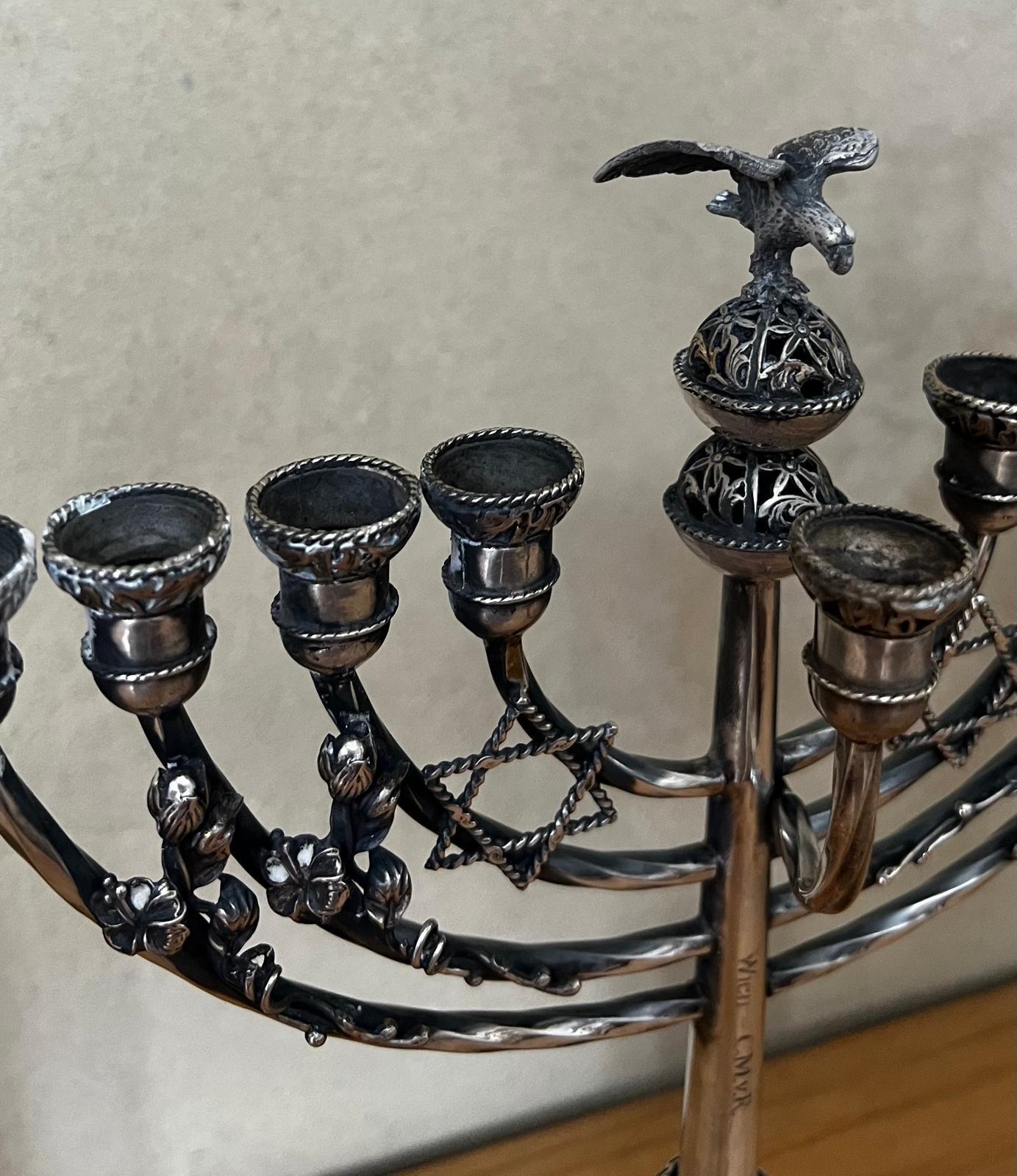 Menorah judaïque ancien avec initiales gravées Wien C.M.v.R 19ème siècle en vente 8