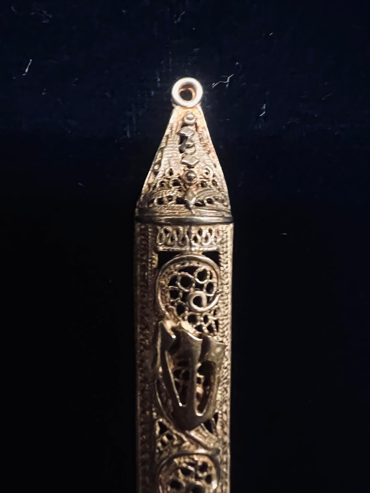 Antique Judaica Sterling Silver Filigree Mezuzah Austria Excellent état - En vente à Doha, QA