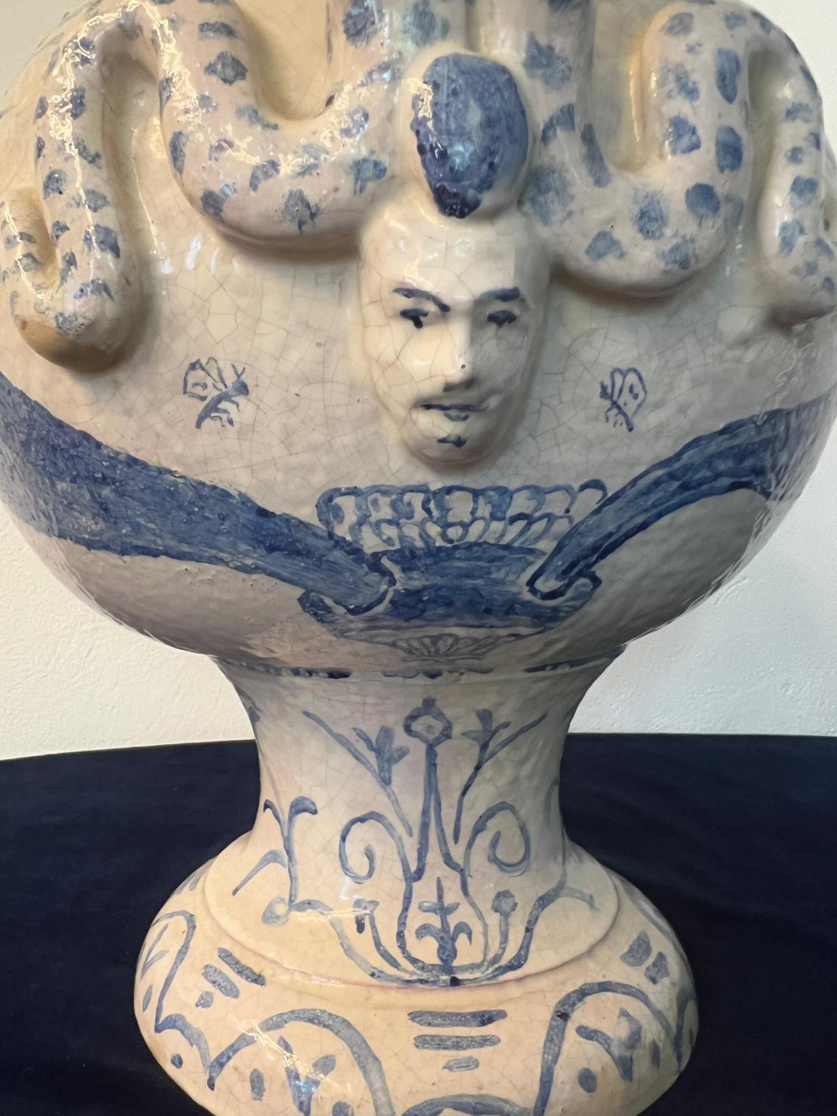 Grande cruche judaïque ancienne en céramique pour vins et eau avec images allégoriques en vente 3