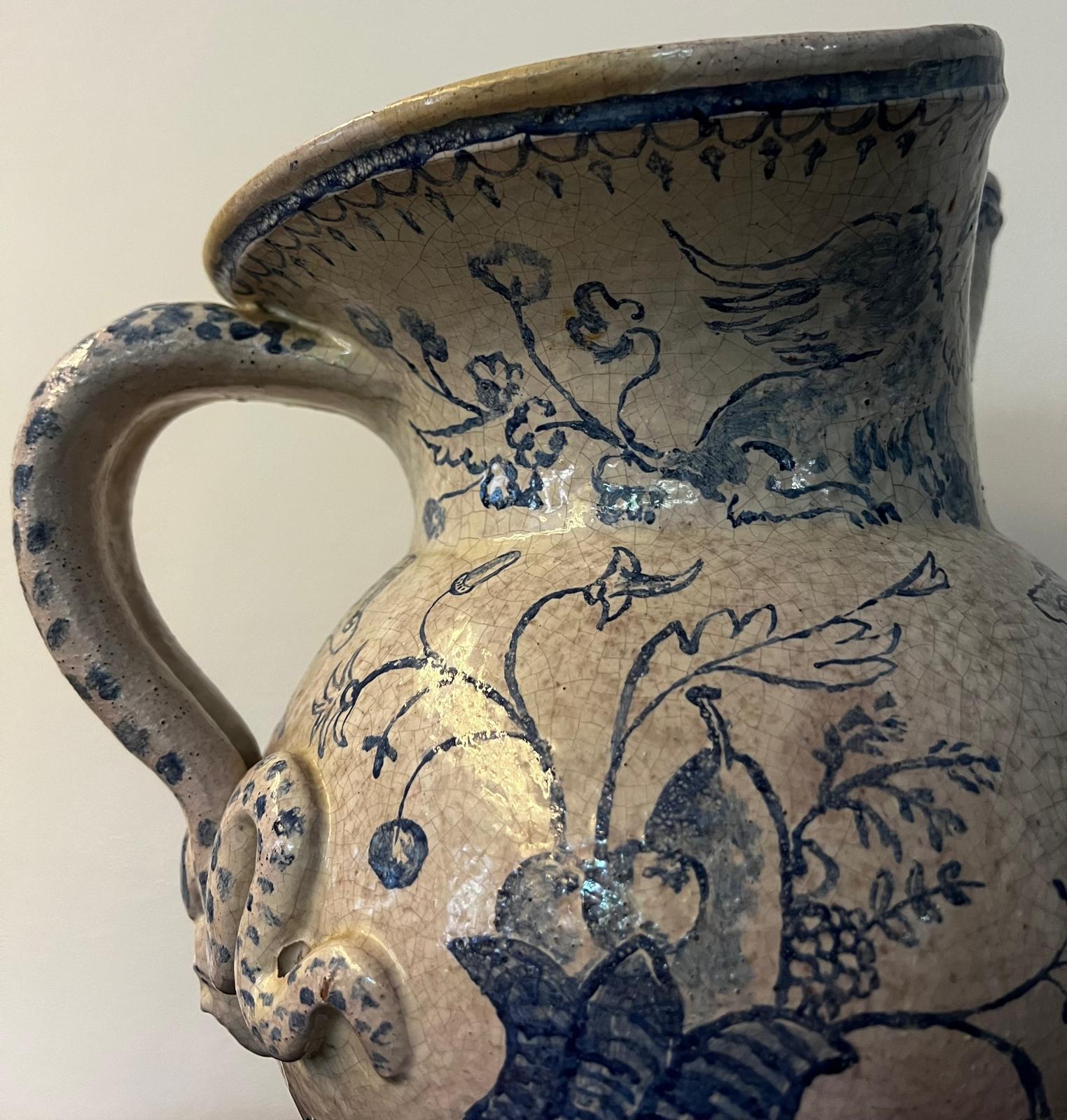 Grande cruche judaïque ancienne en céramique pour vins et eau avec images allégoriques en vente 5