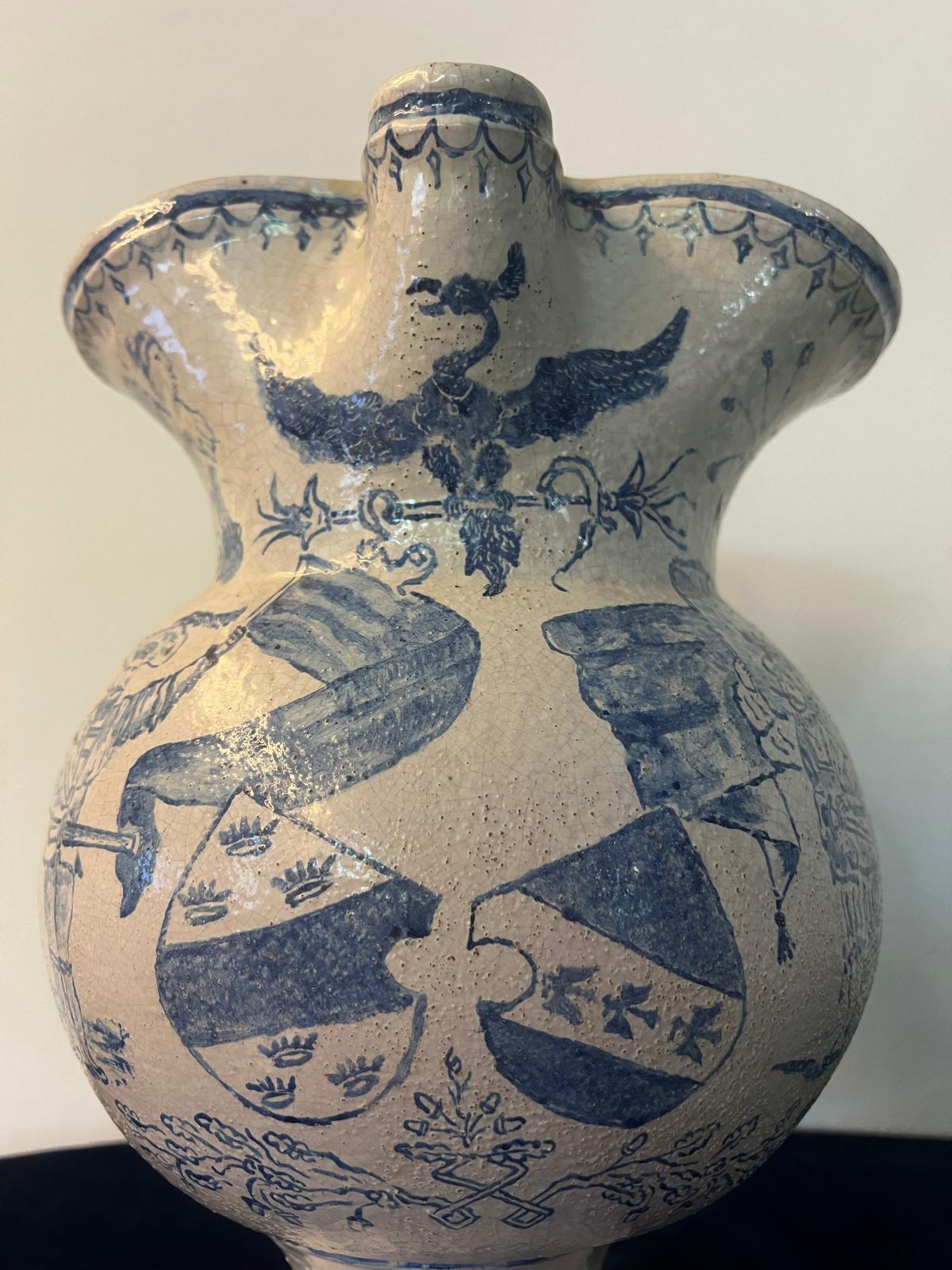 Grande cruche judaïque ancienne en céramique pour vins et eau avec images allégoriques en vente 6