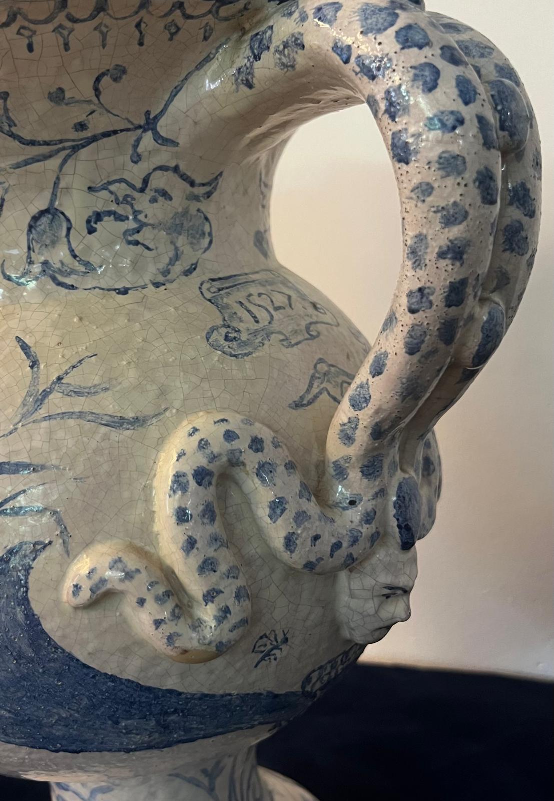 Grande cruche judaïque ancienne en céramique pour vins et eau avec images allégoriques en vente 9