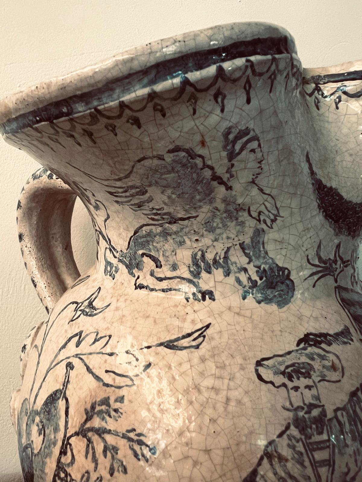Fait main Grande cruche judaïque ancienne en céramique pour vins et eau avec images allégoriques en vente