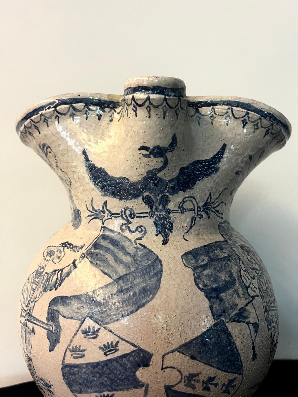 Grande cruche judaïque ancienne en céramique pour vins et eau avec images allégoriques en vente 2