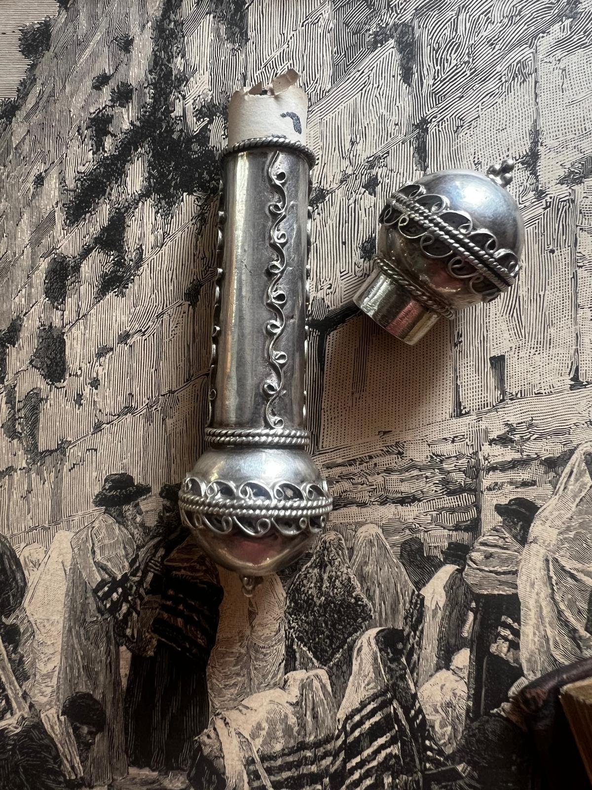 Antique Judaica Sterling Silver Mezuzah with a Scroll in Original Box ca 1890 In Excellent Condition For Sale In Doha, QA