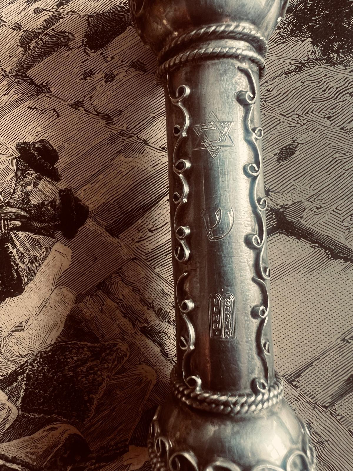 Antique Judaica Sterling Silver Mezuzah with a Scroll in Original Box ca 1890 For Sale 1