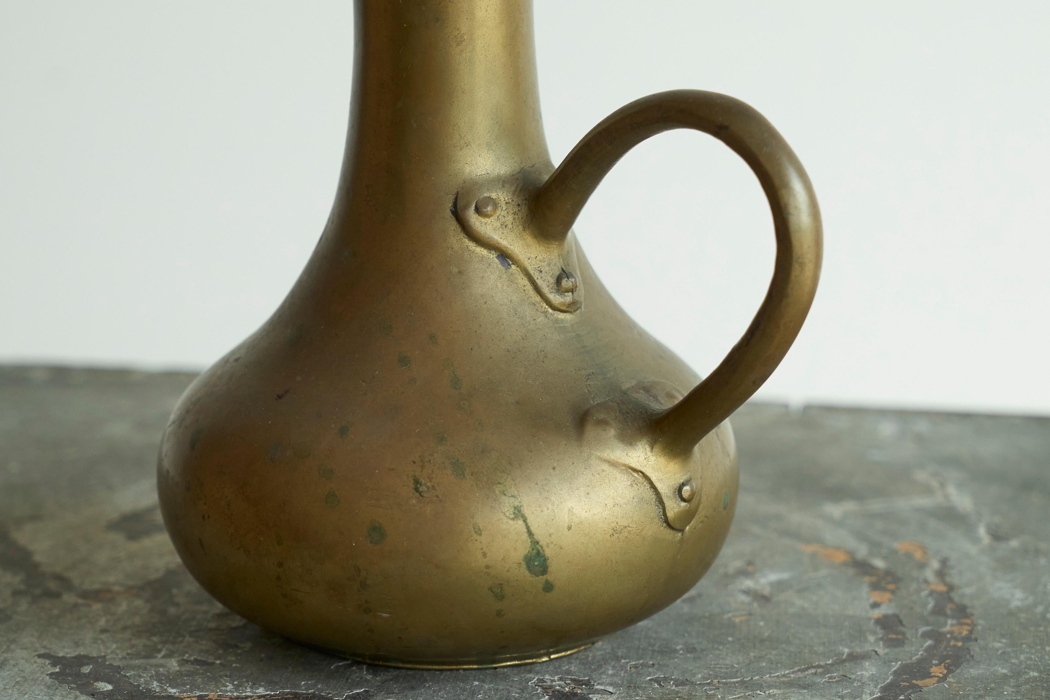 Antique Jug in Heavy Solid Cast Brass 19th Century In Good Condition For Sale In Meer, VAN