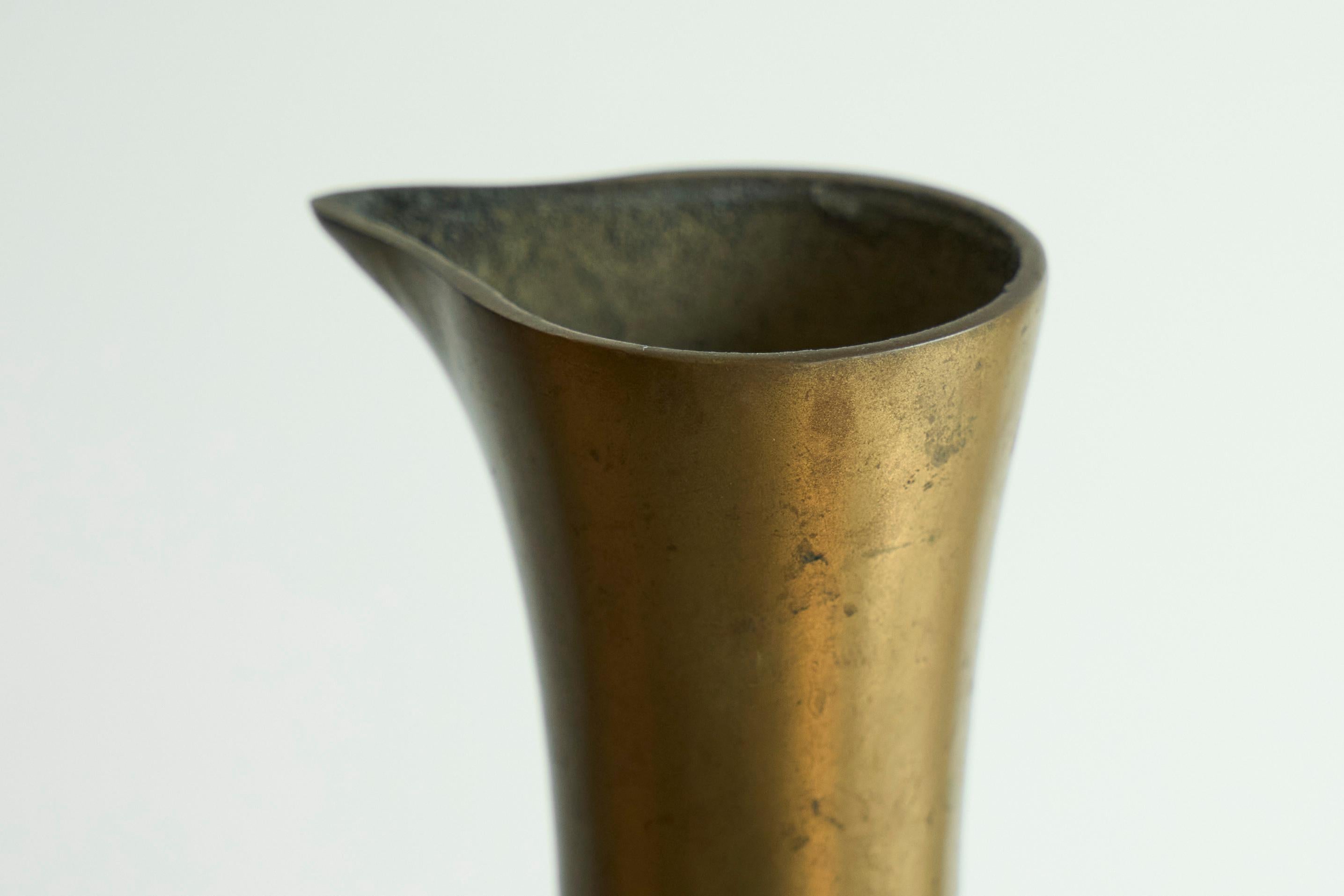 20th Century Antique Jug in Heavy Solid Cast Brass 19th Century For Sale