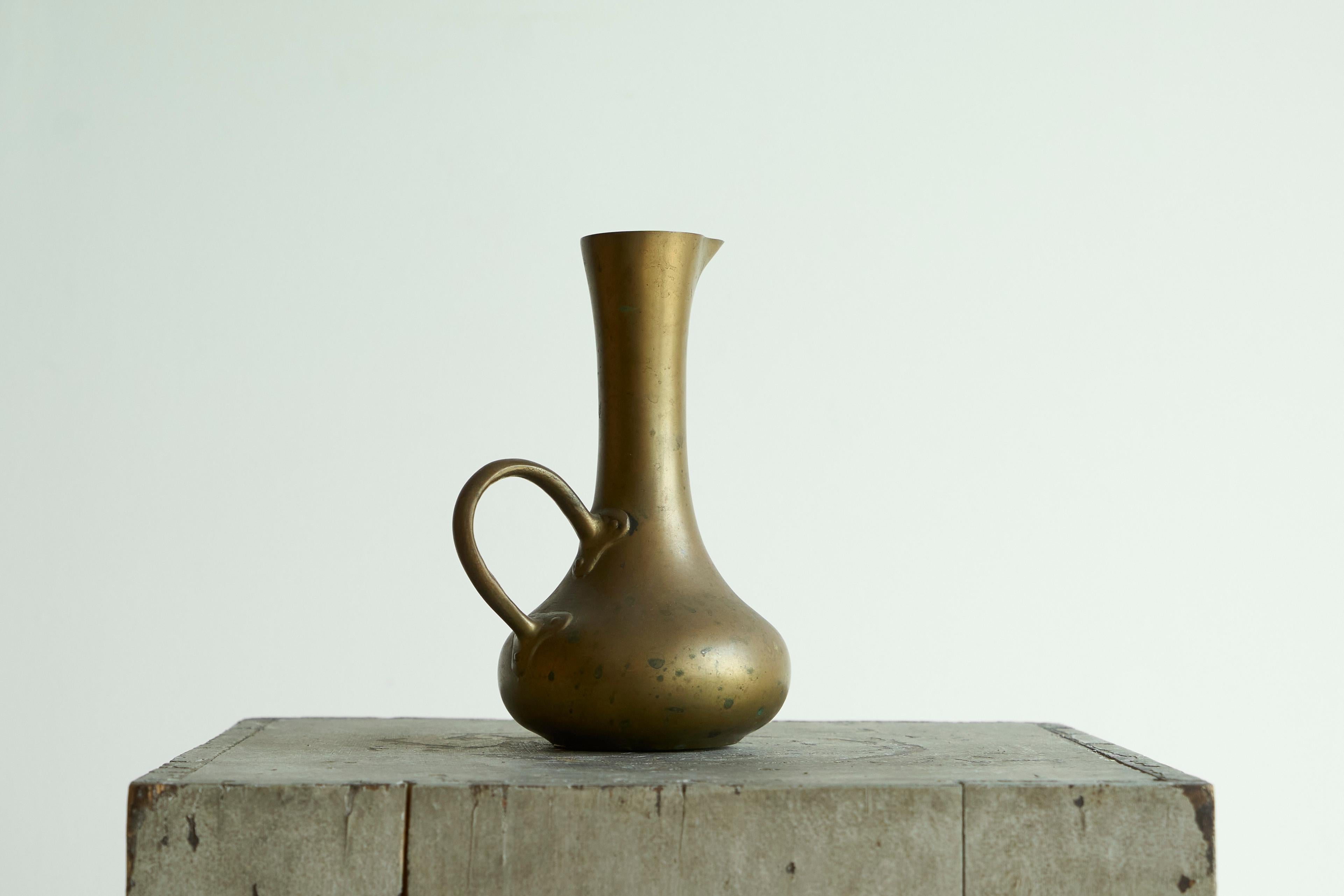 Antique Jug in Heavy Solid Cast Brass 19th Century For Sale 1