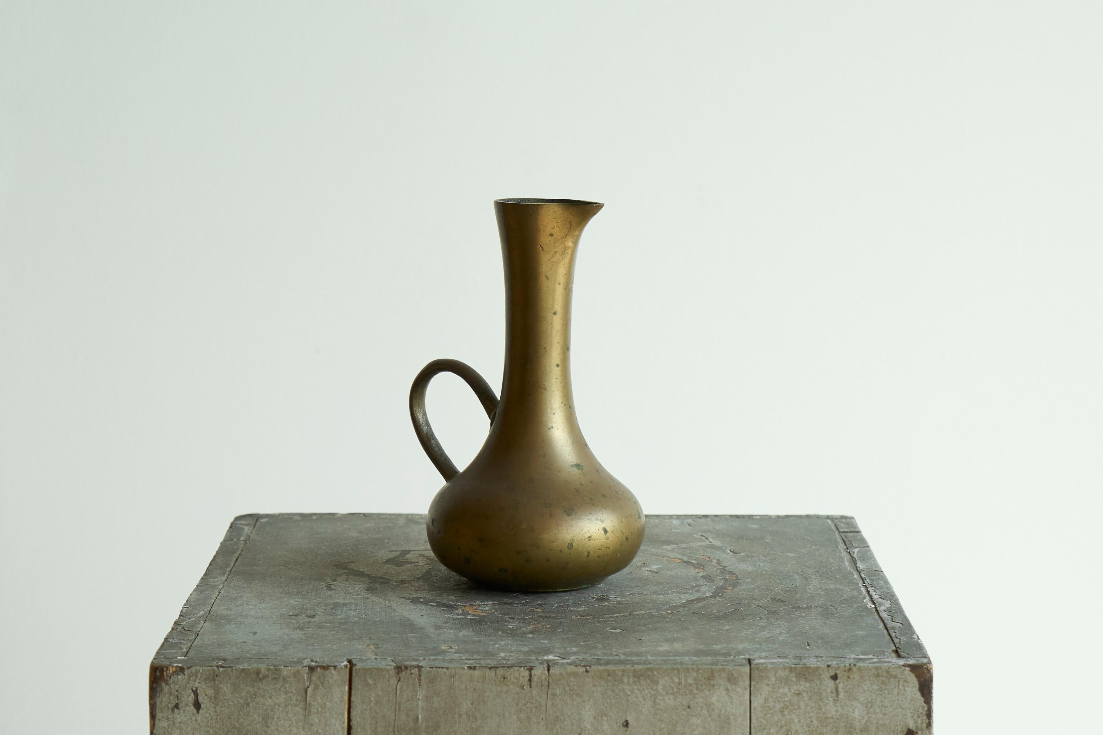 Antique Jug in Heavy Solid Cast Brass 19th Century For Sale 3