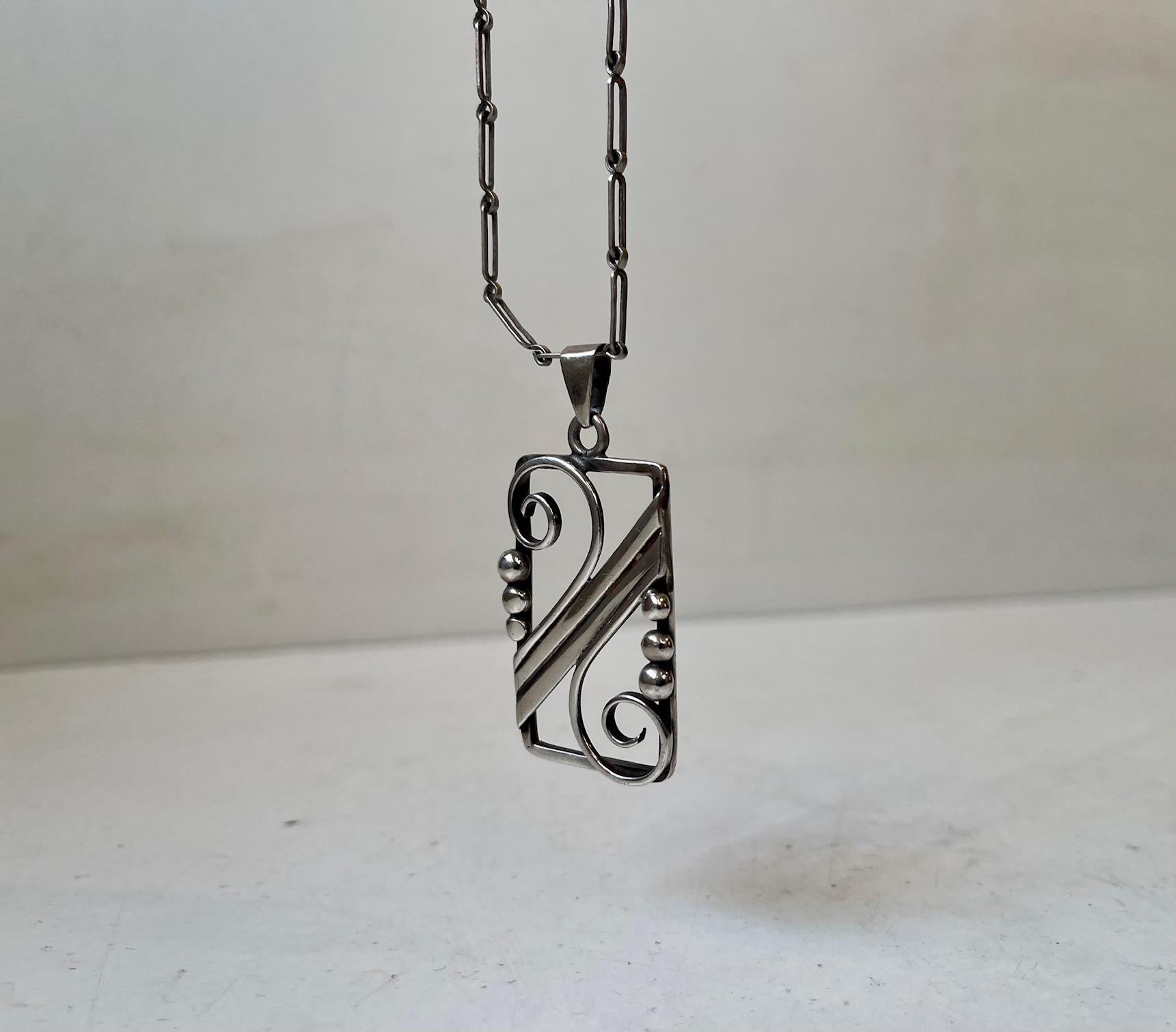 Antique Jugend, Art Nouveau Pendant Necklace in Silver by F. Bang Denmark In Good Condition For Sale In Esbjerg, DK