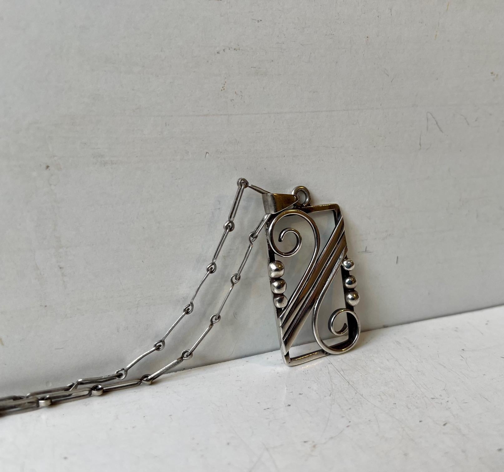 Antique Jugend, Art Nouveau Pendant Necklace in Silver by F. Bang Denmark For Sale 1