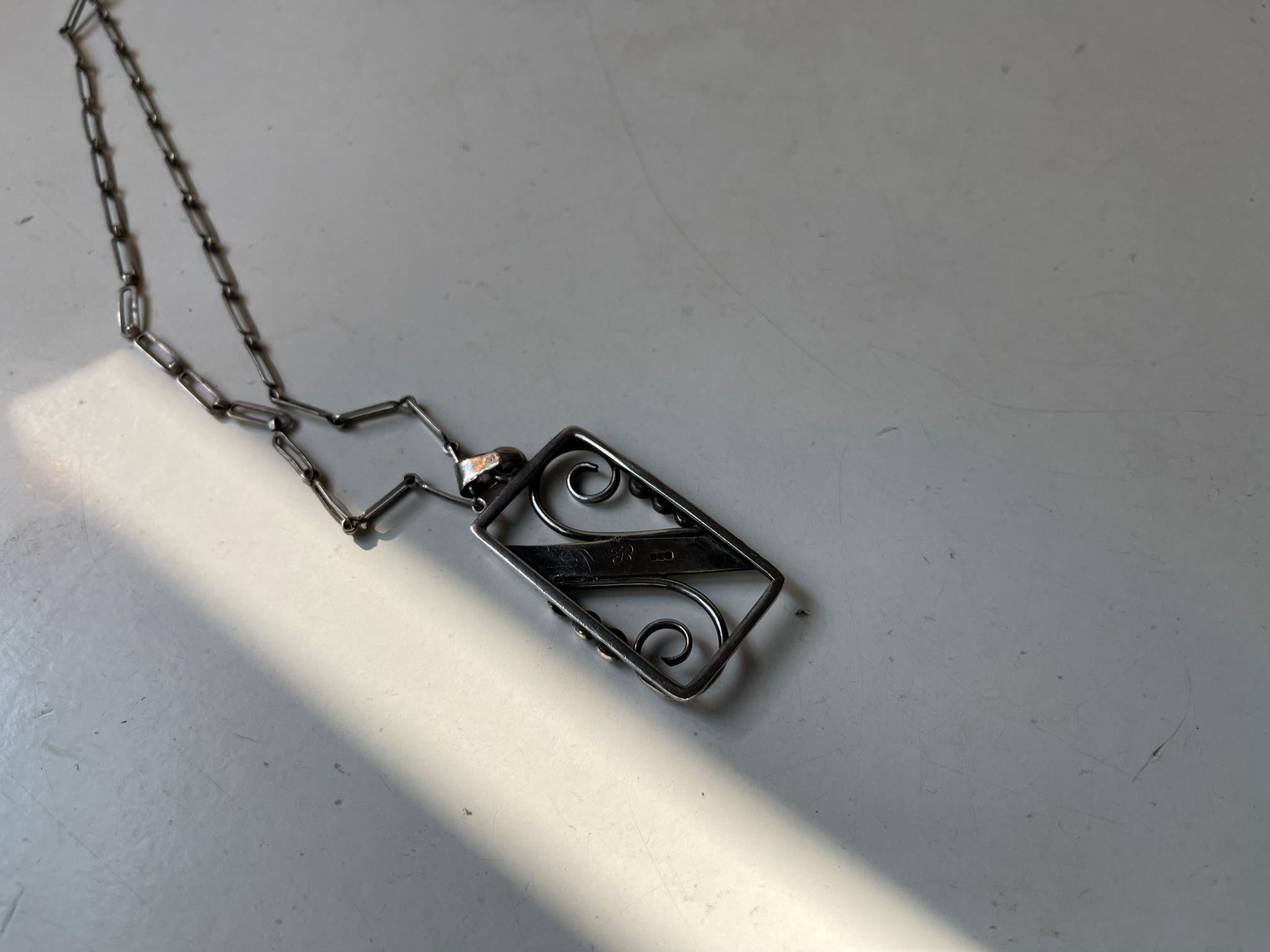 Antique Jugend, Art Nouveau Pendant Necklace in Silver by F. Bang Denmark For Sale 2