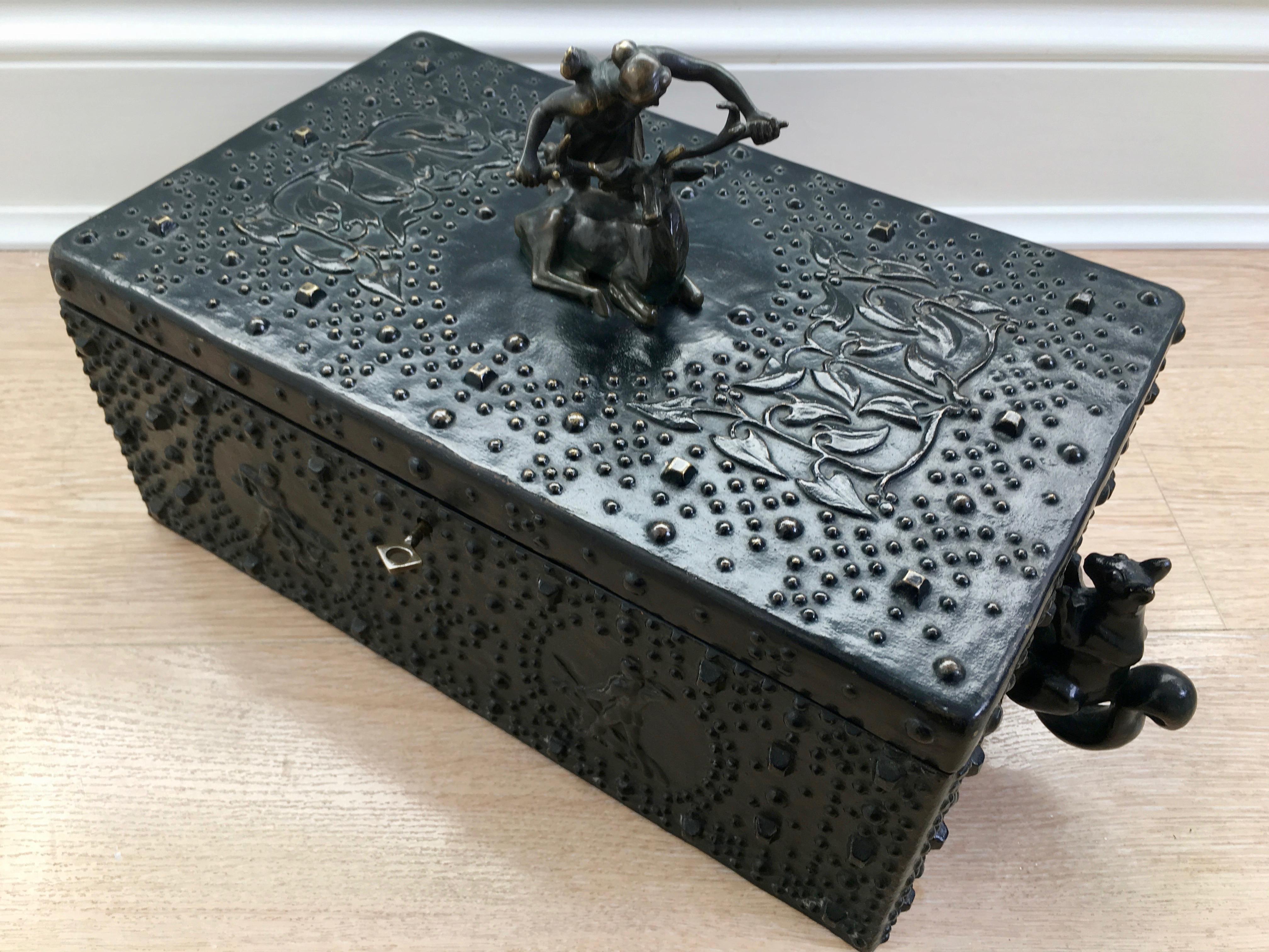 Antique bronze jewellery box by Friedrich Gornik for Dunhill, circa 1910 For Sale 3