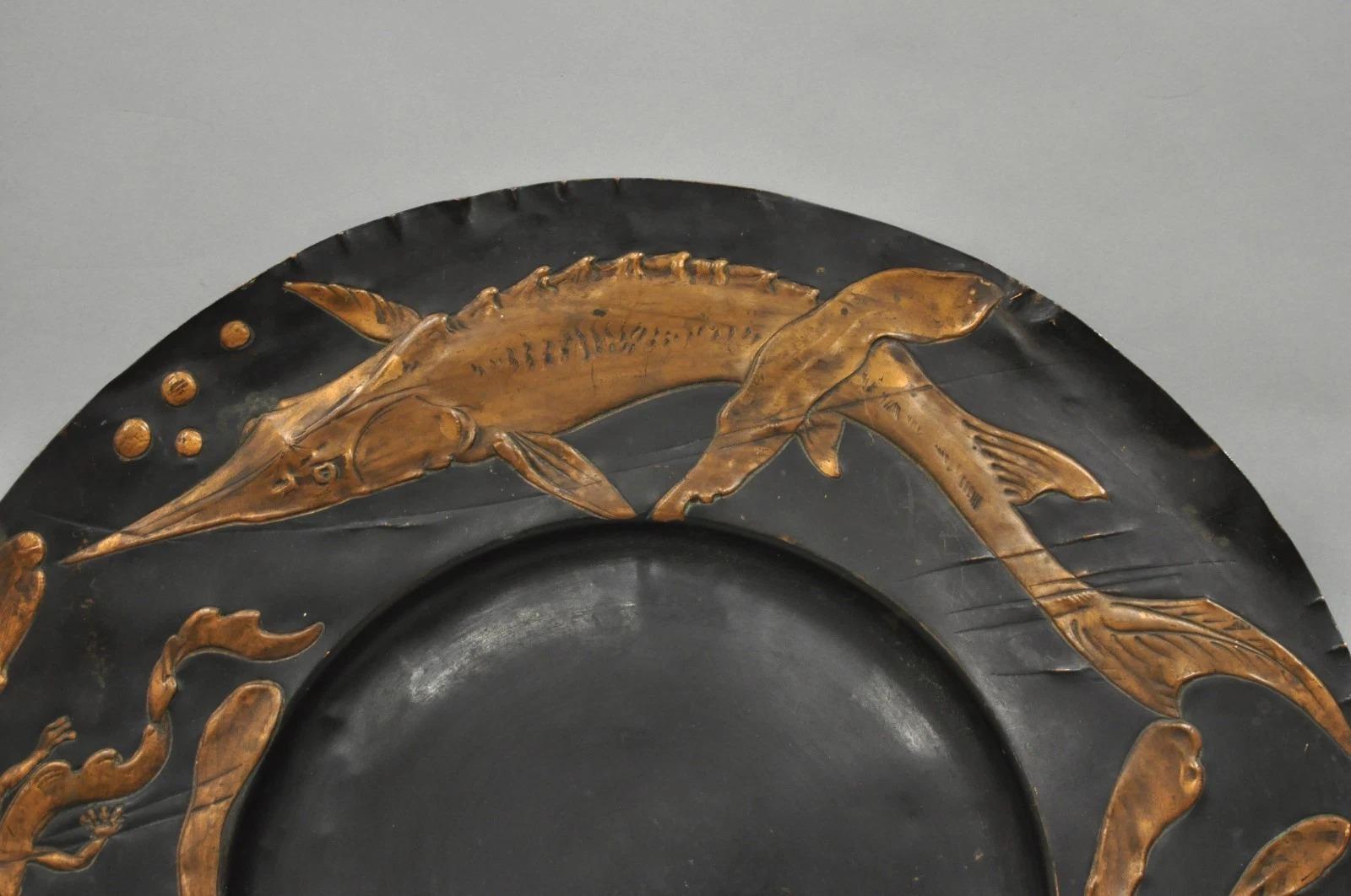 Art Nouveau Antico piatto da portata in rame figurato Jugendstil con pesce di Steinicken & Lohr in vendita