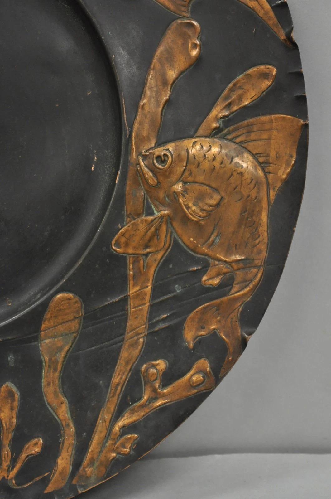 Antico piatto da portata in rame figurato Jugendstil con pesce di Steinicken & Lohr In condizioni buone in vendita a Philadelphia, PA