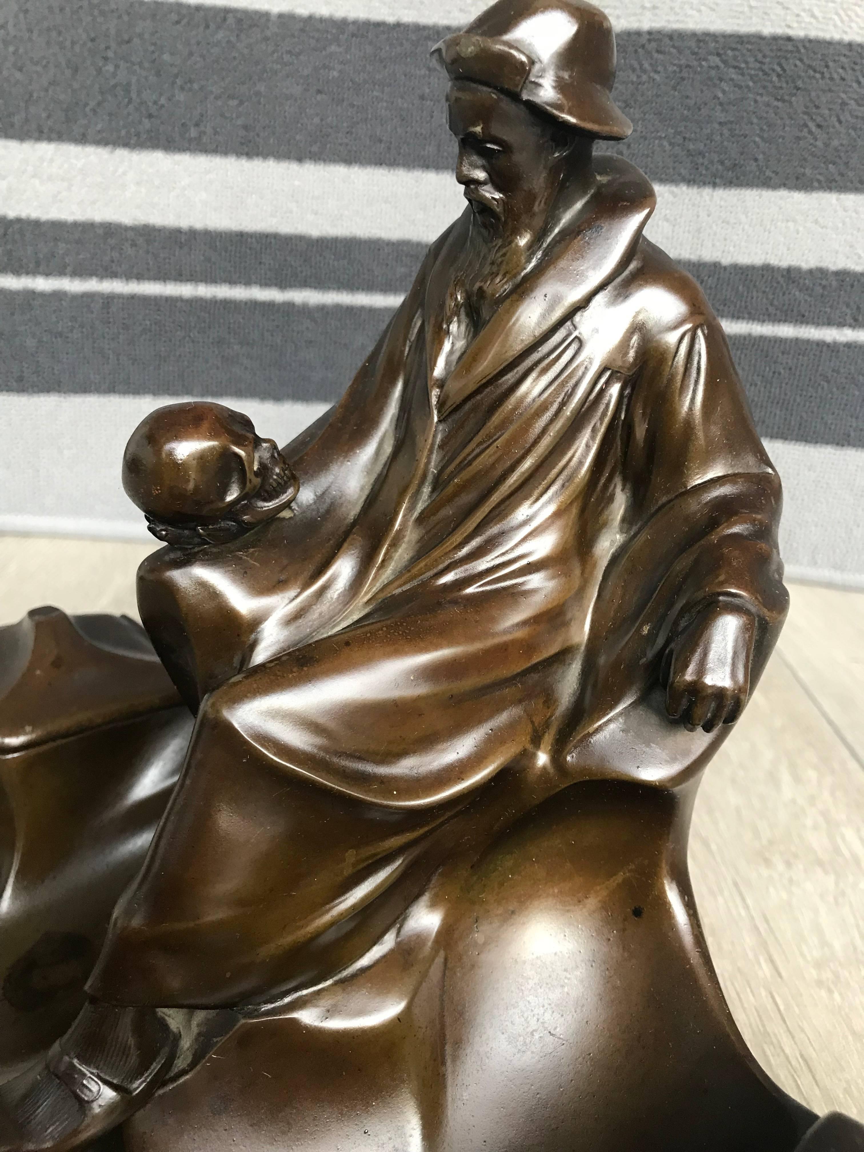 Jugendstil J.P. Calamaio Kayser con Grande Amleto e scultura di teschio in vendita 1