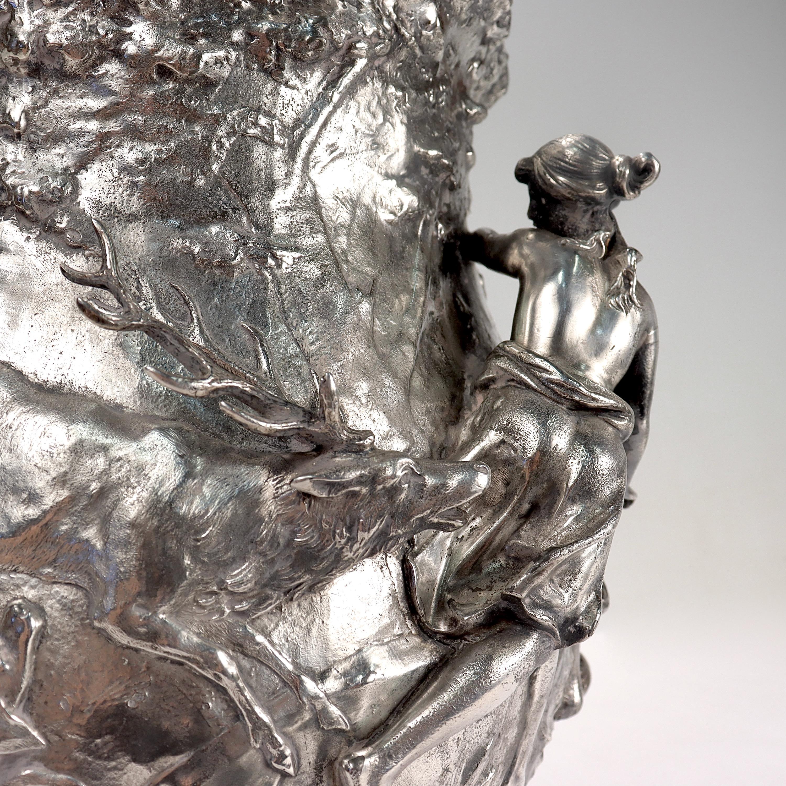 Bol à punch ou soupière antique Jugendstil W.M.F. en métal argenté avec une scène de chasse en vente 9
