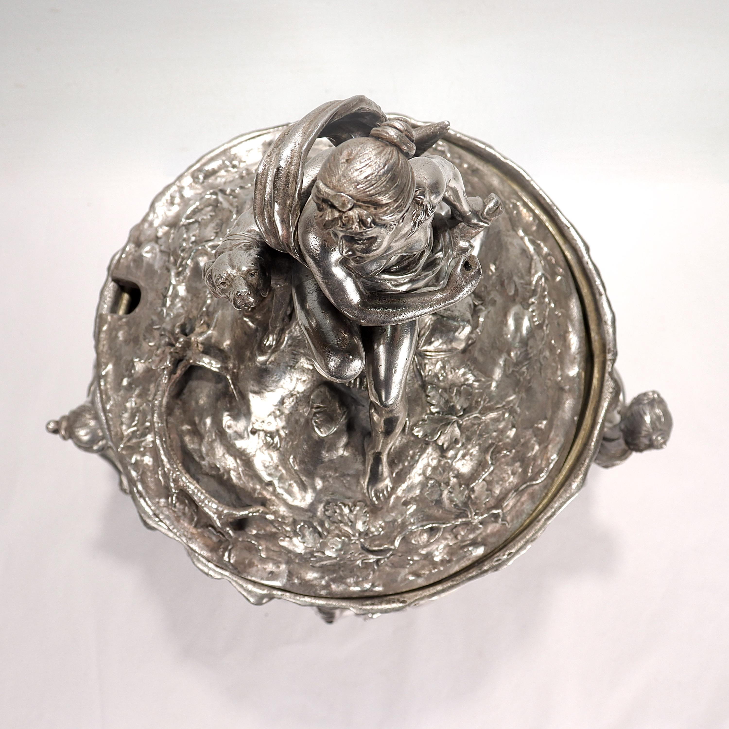 Bol à punch ou soupière antique Jugendstil W.M.F. en métal argenté avec une scène de chasse en vente 3
