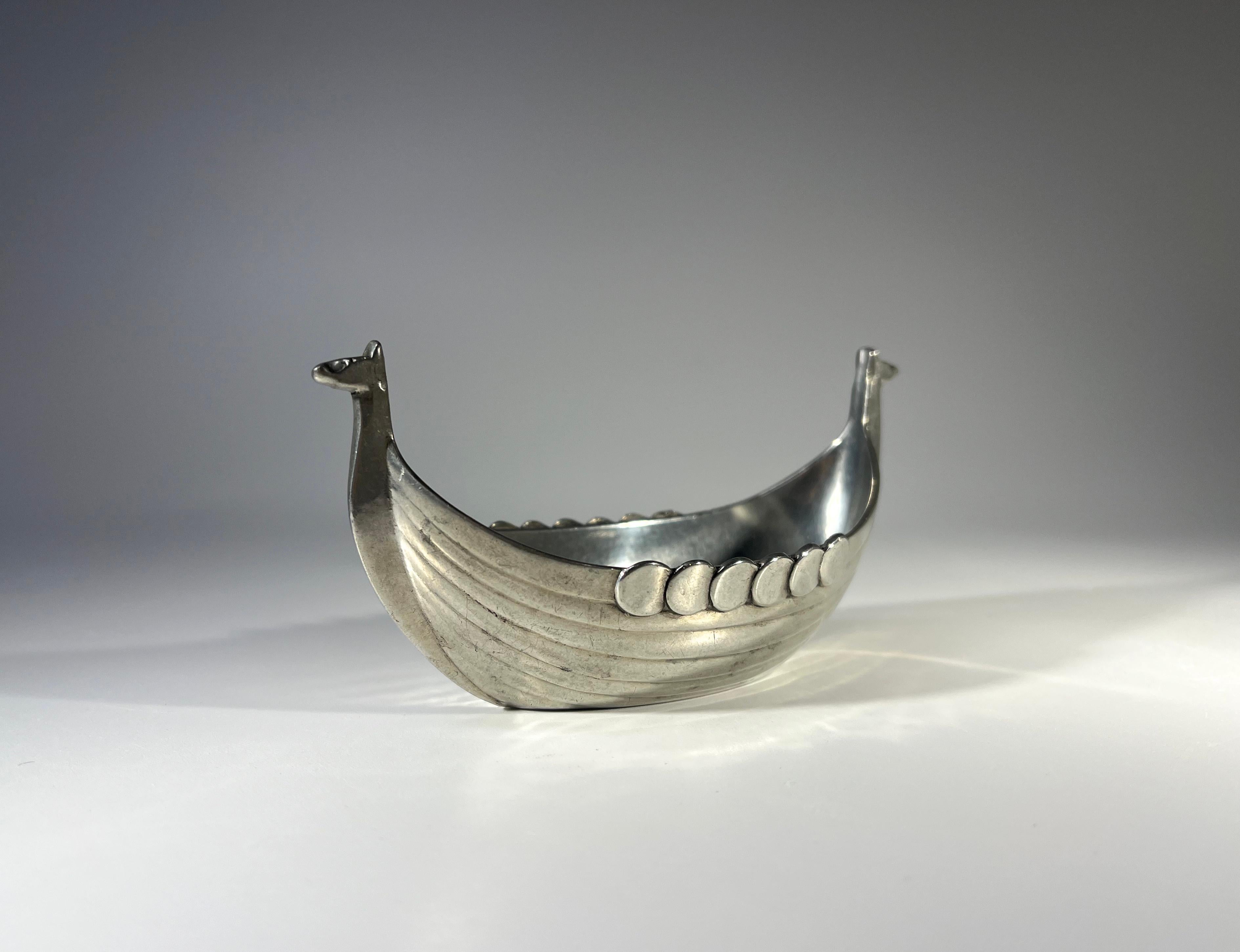 Antigüedades Just Andersen, Dinamarca. Sal de barco vikingo de peltre nº 1109 Vaciado en venta