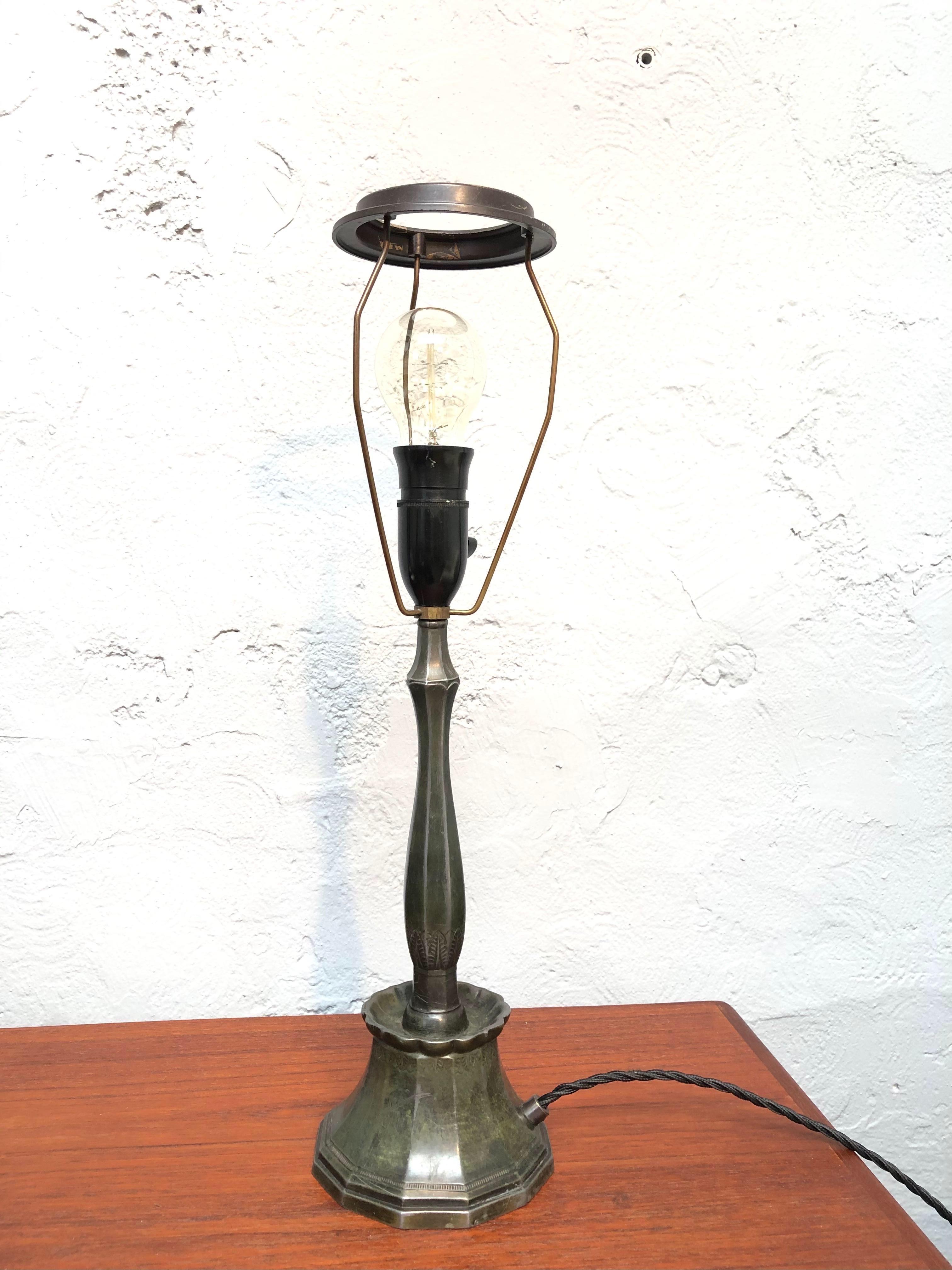 Antique Art Deco Just Andersen disko metal table lamp marked “JUST” on the base.
In original condition with its Bakelite E27 lamp holder with an off/on switch.
Can be fitted with an EU UK or US plug.
Just Andersen was a Danish Sculptor and