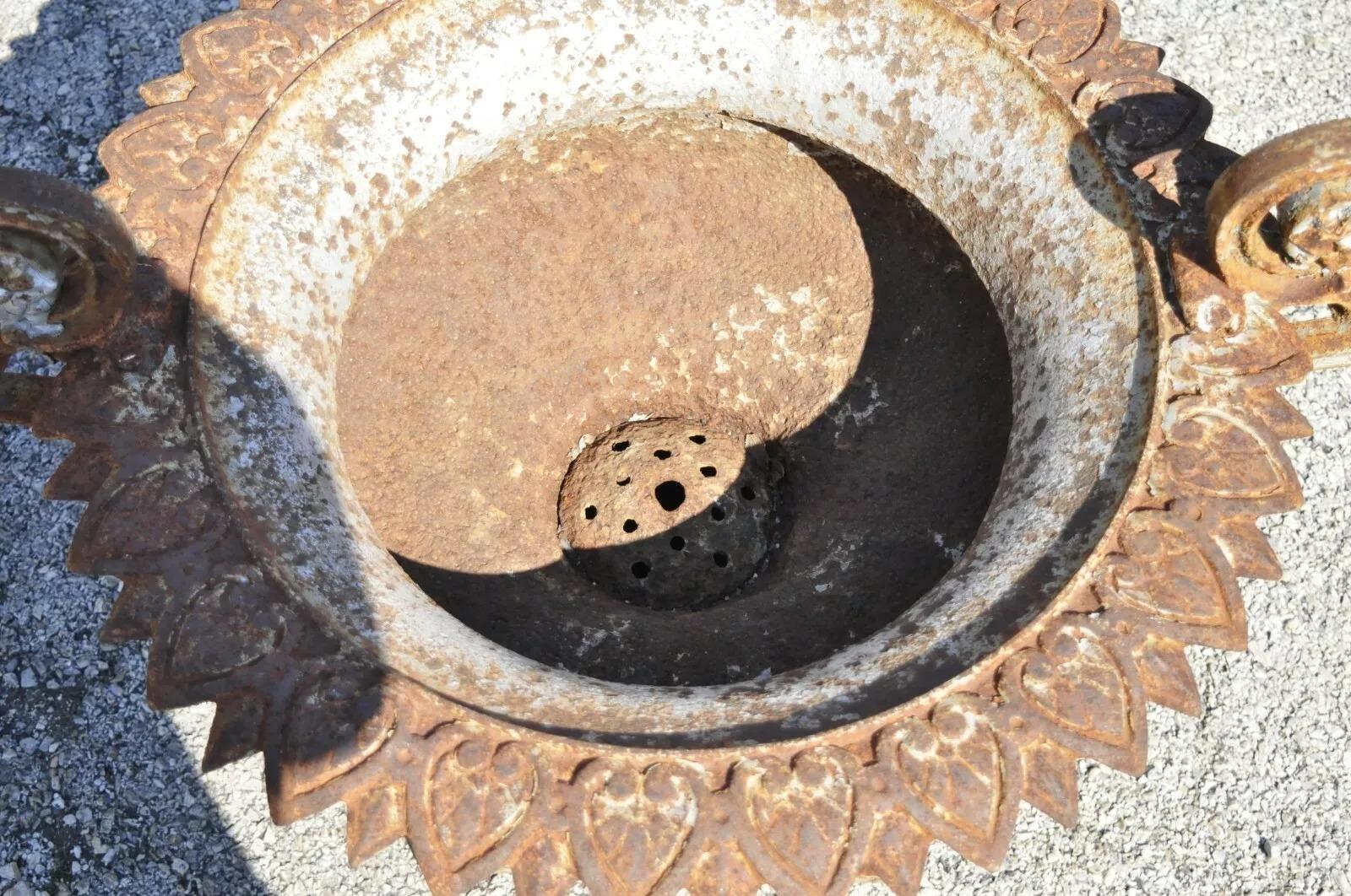 Antiguo J.W. Fiske attr. Jardinera Urna Francesa de Hierro Fundido con Asas Gemelas siglo XIX en venta