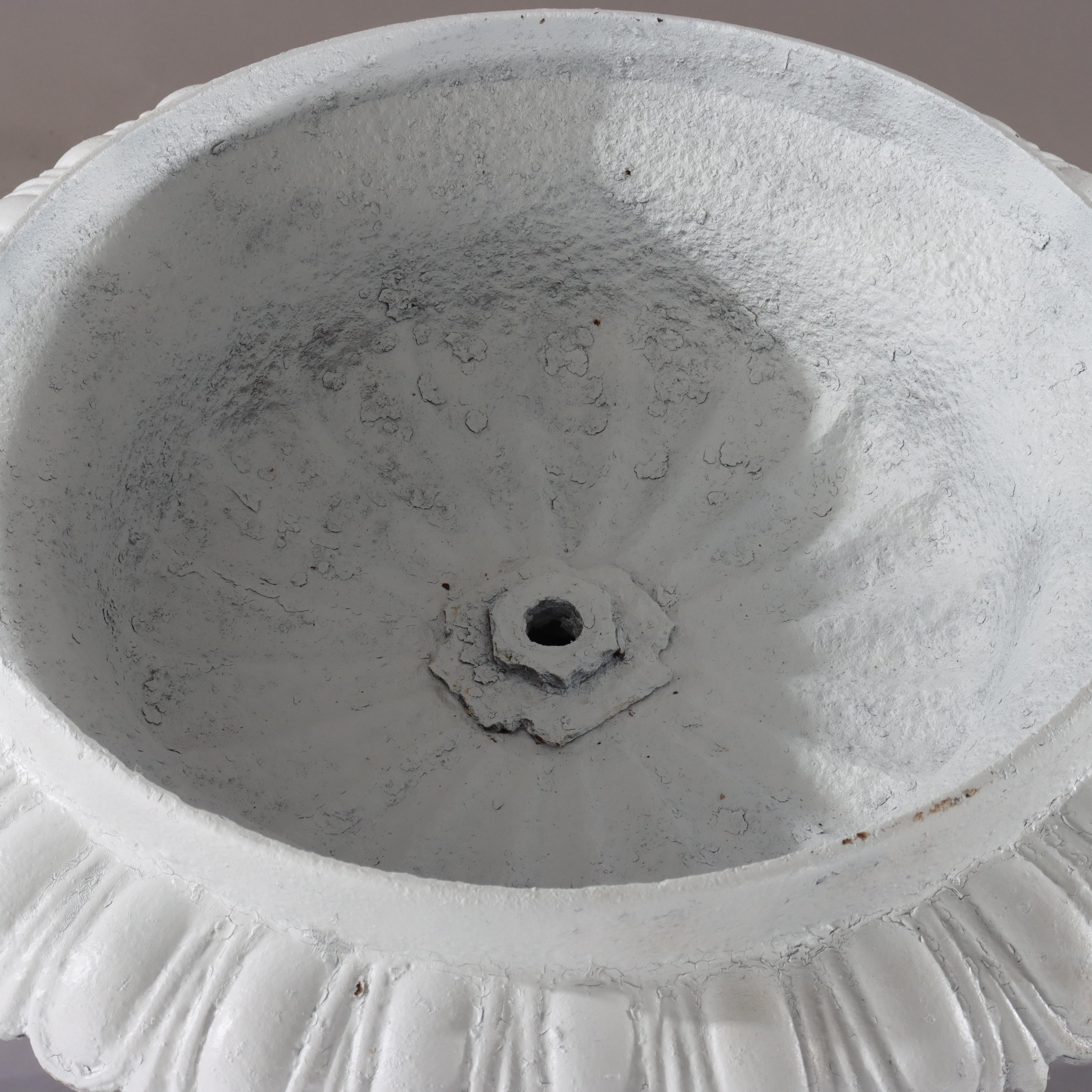 Fer Ancienne urne de jardin en fonte peinte par JW FISK C1890 en vente