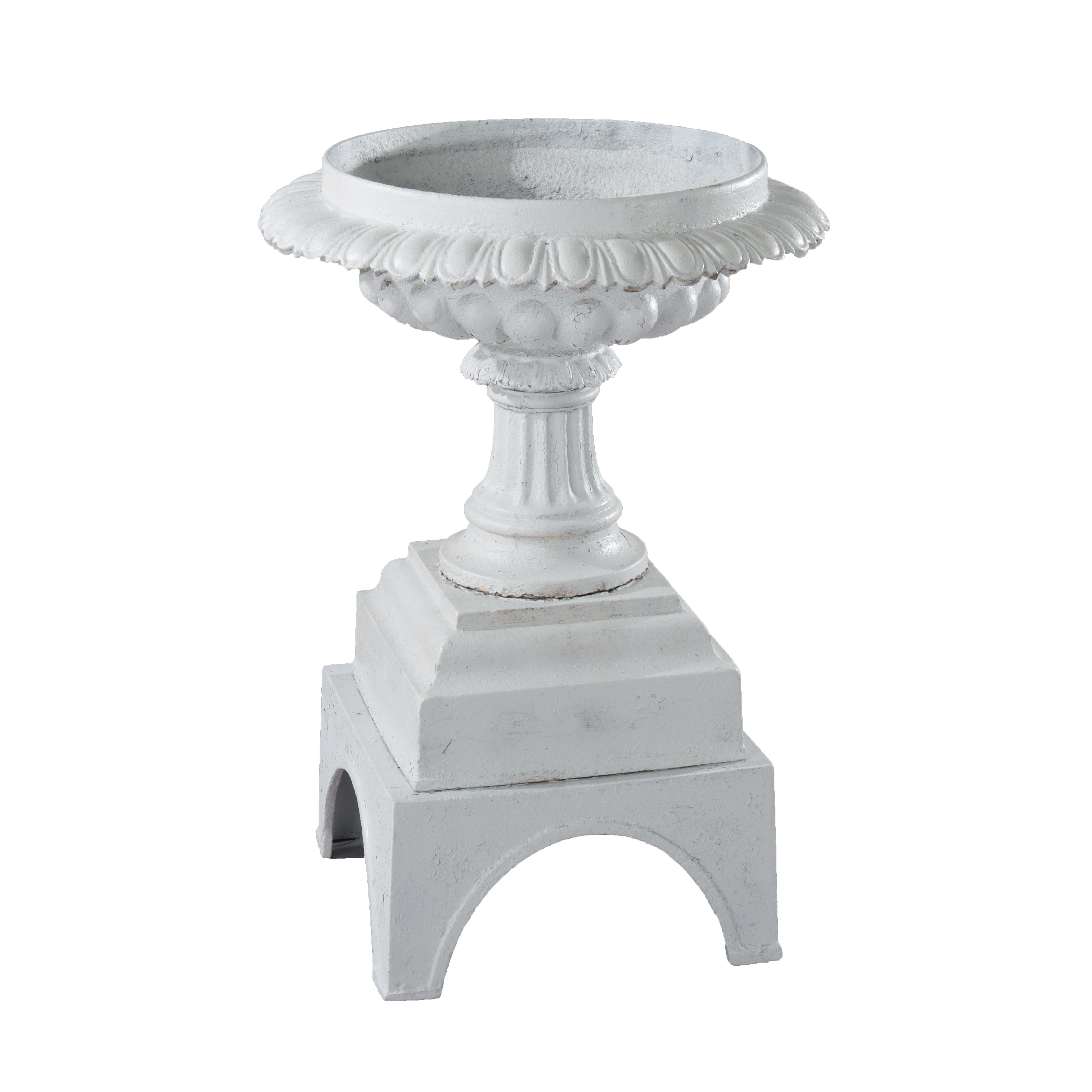 Ancienne urne de jardin en fonte peinte par JW FISK C1890