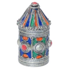 Antico portagioie kabyle berbero in argento e smalto, Algeria, anni '20 circa