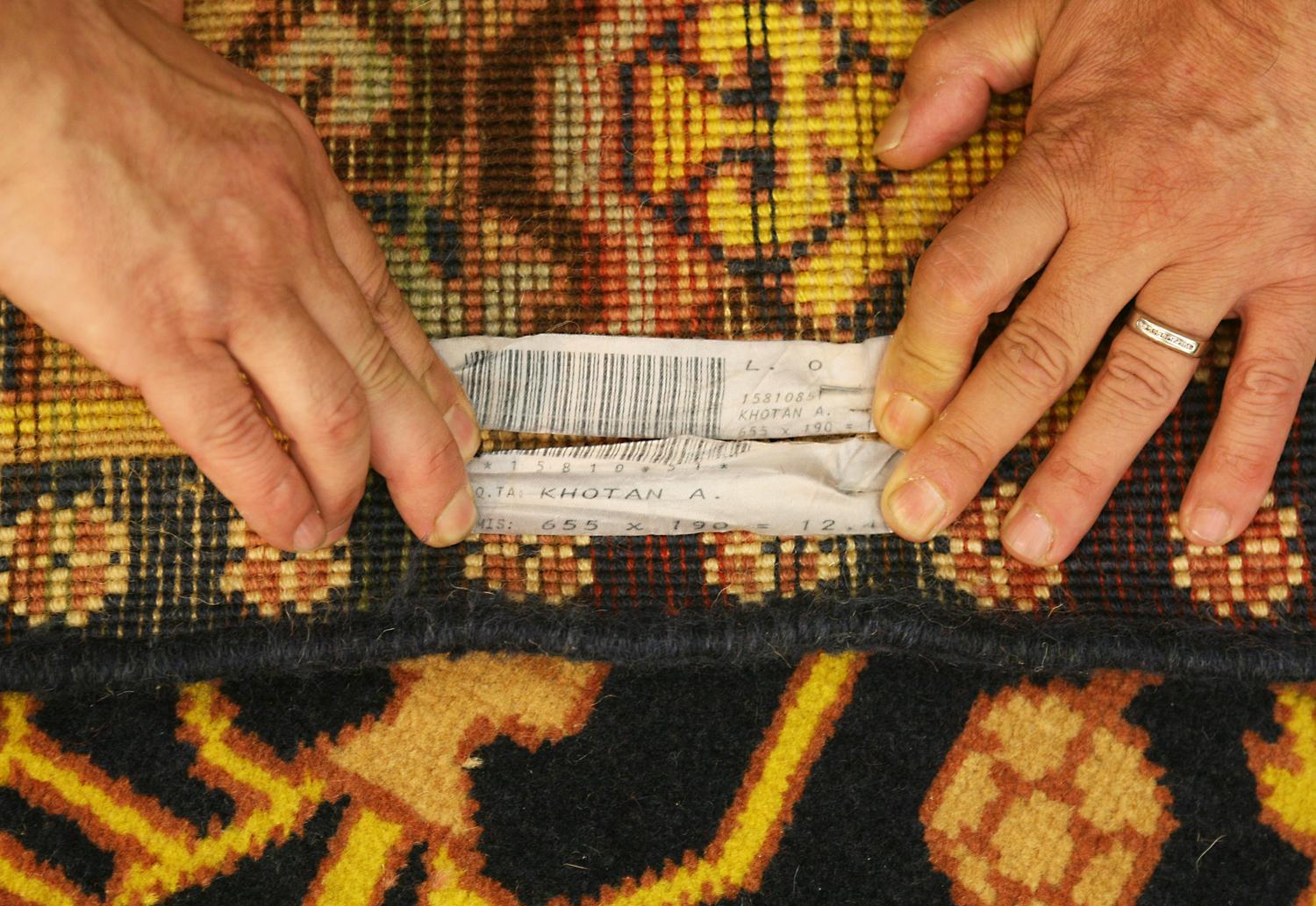 Alfombra antigua de lana Kalleh Khotan Turkestán Oriental, ca. 1920 en venta 1