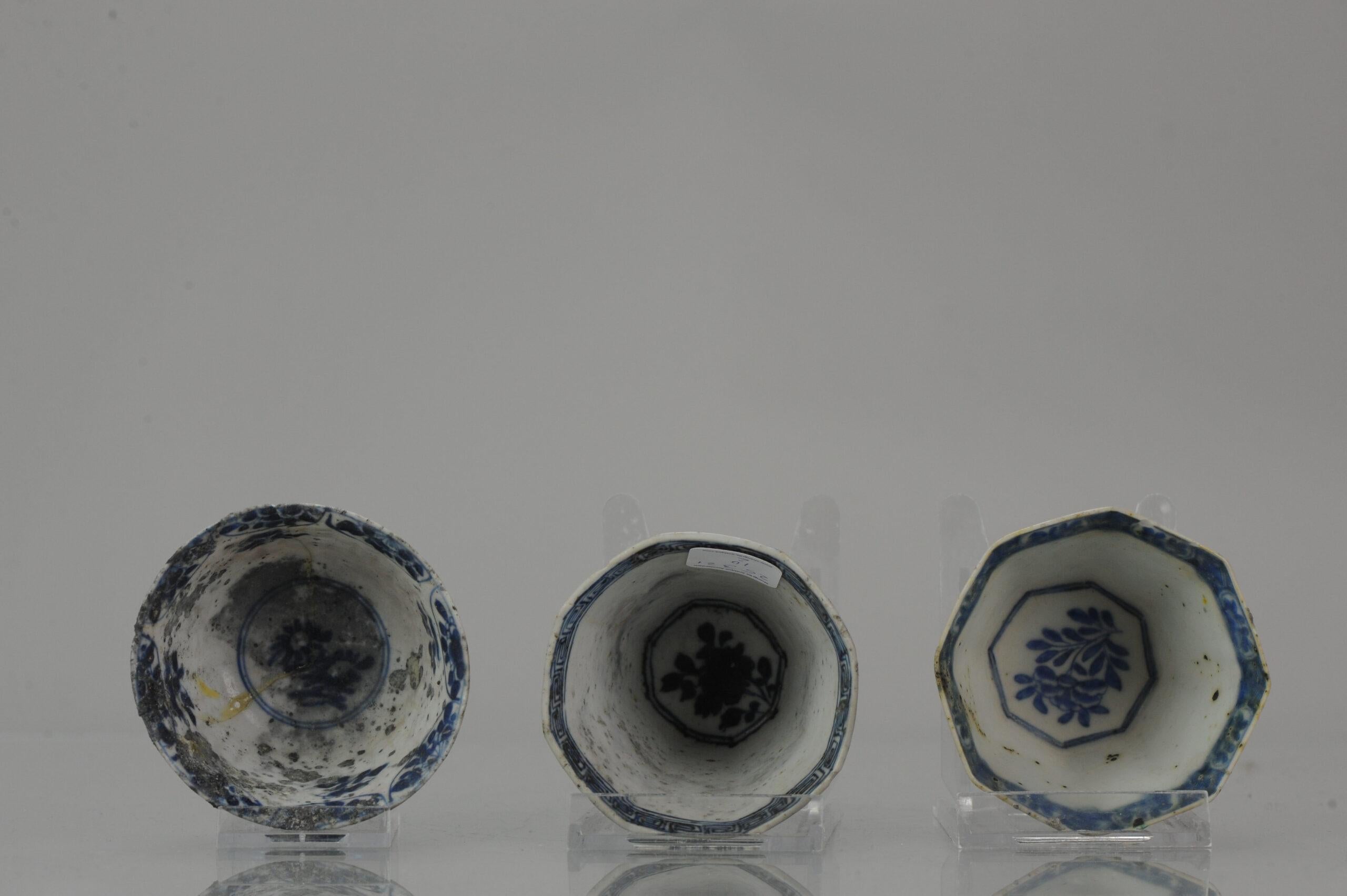 Qing Antique Kangxi and Edo Period Blue and White Floral Tea Bowl Fire of Rotterdam For Sale