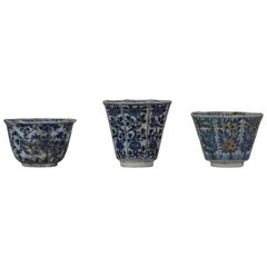 Antiguo Cuenco de Té Floral Azul y Blanco Kangxi Fuego de Rotterdam